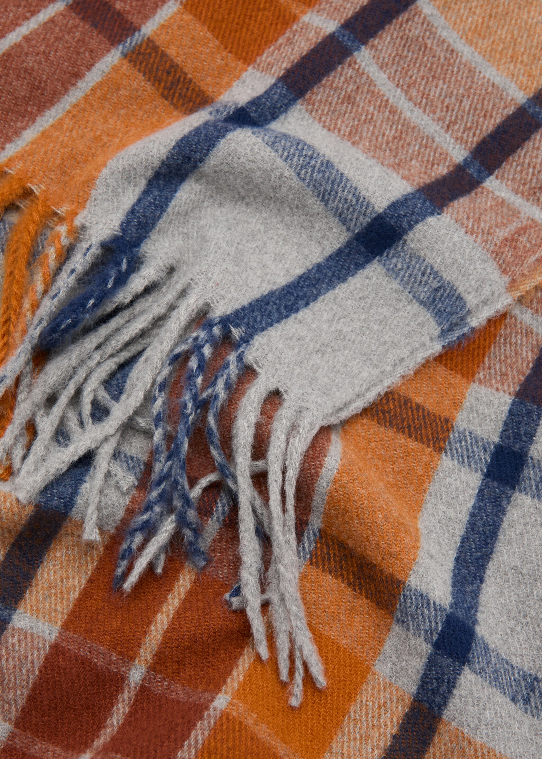 Check scarf with fringed ends - Details of the article 1, Caramel. Ref: 27041190-00.