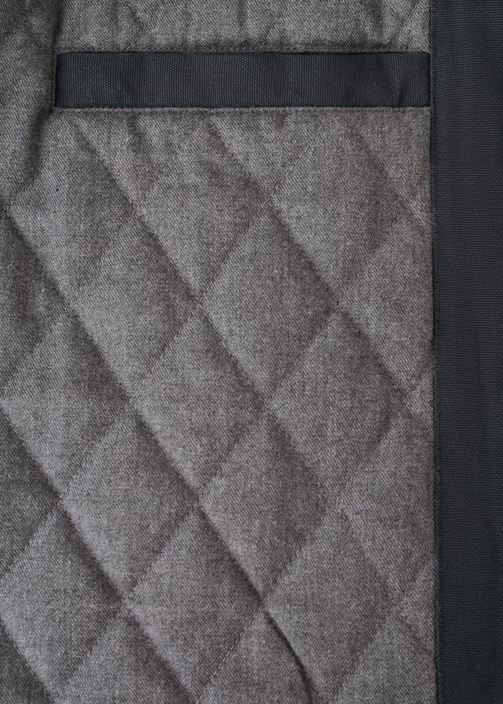 Quilted jacket with corduroy collar