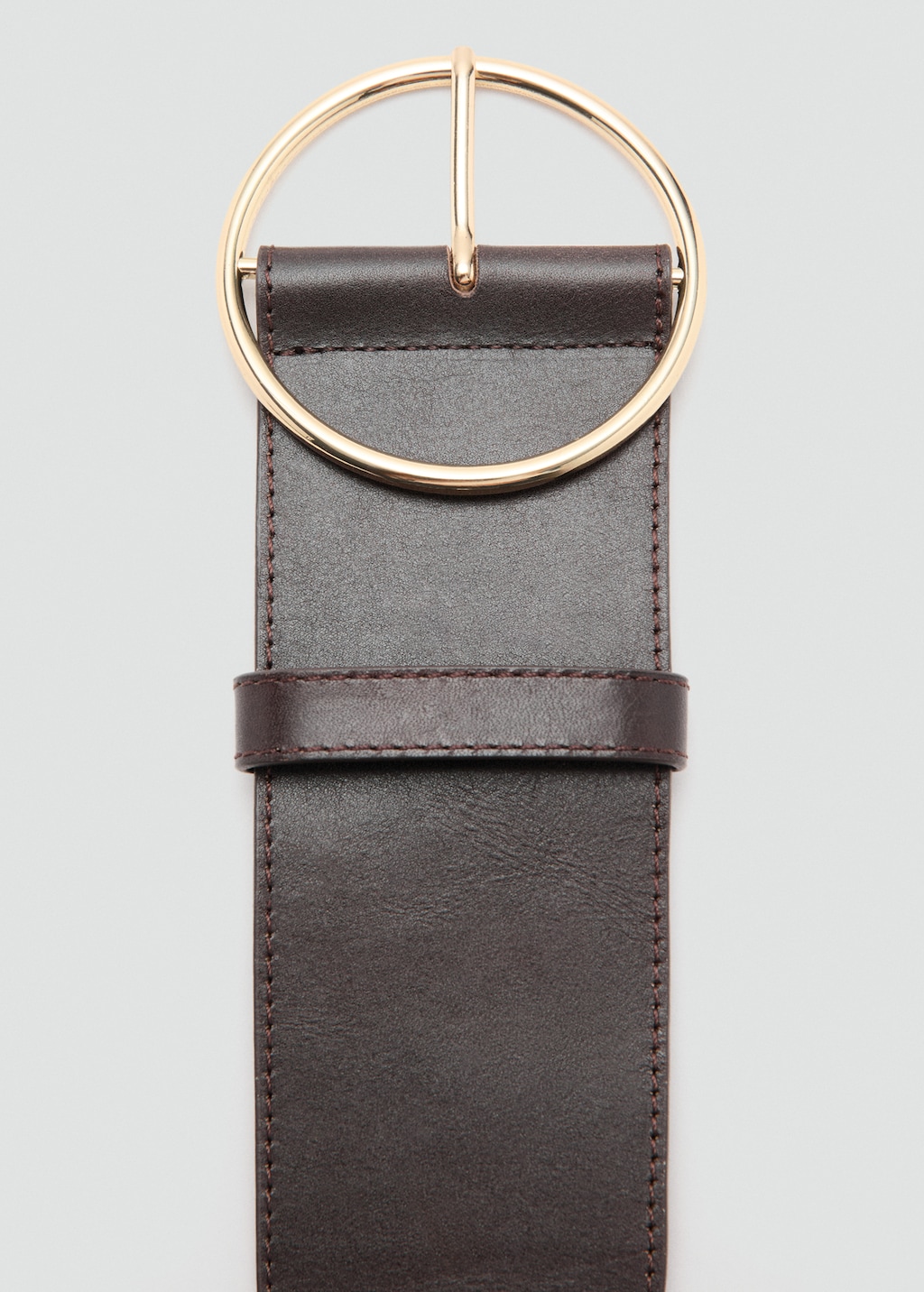 Rounded buckle leather belt
