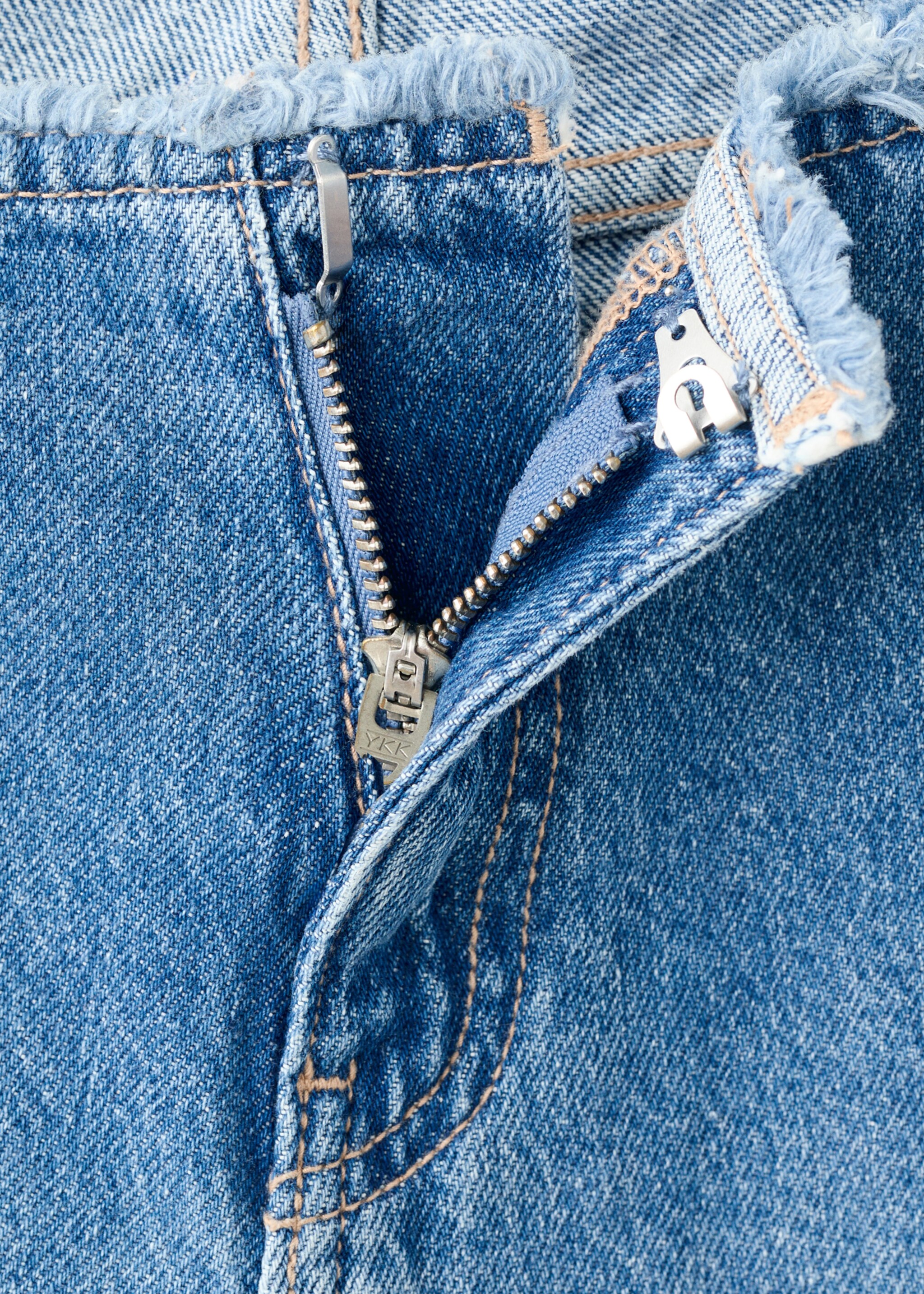 Low-waist wide leg jeans - Details of the article 8, Medium Blue. Ref: 27041212-00.