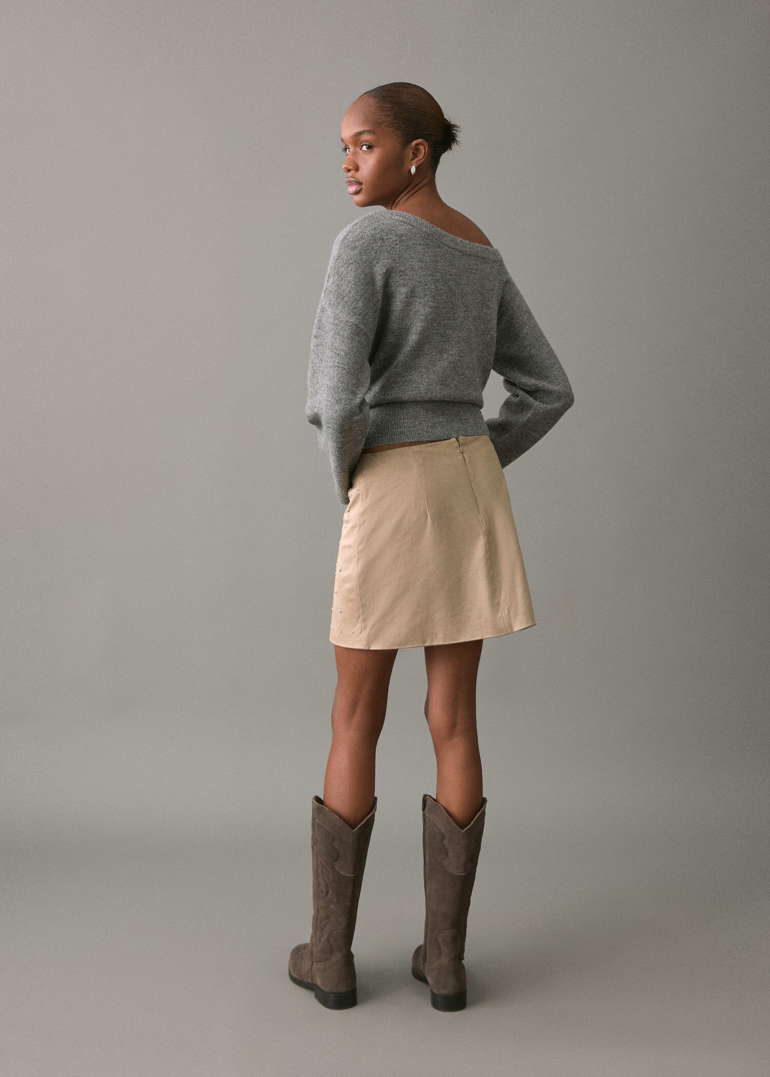 Asymmetrical studded sweater - Reverse of the article