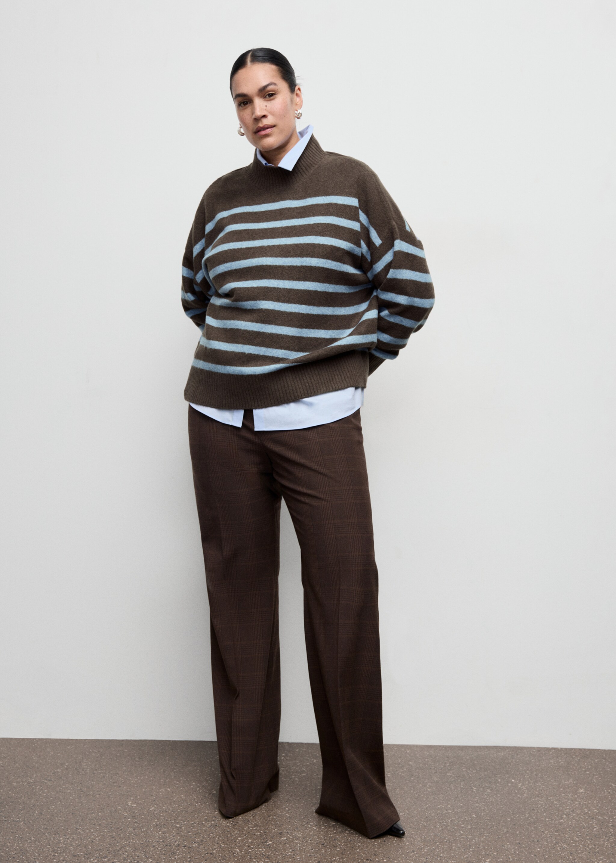Oversized striped turtleneck sweater - Details of the article 3, Chocolate. Ref: 27041217-00.