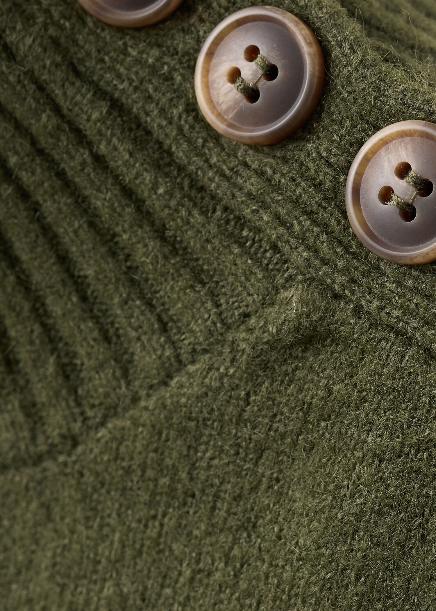 Pull col cheminée à boutons - Détail de l'article 8