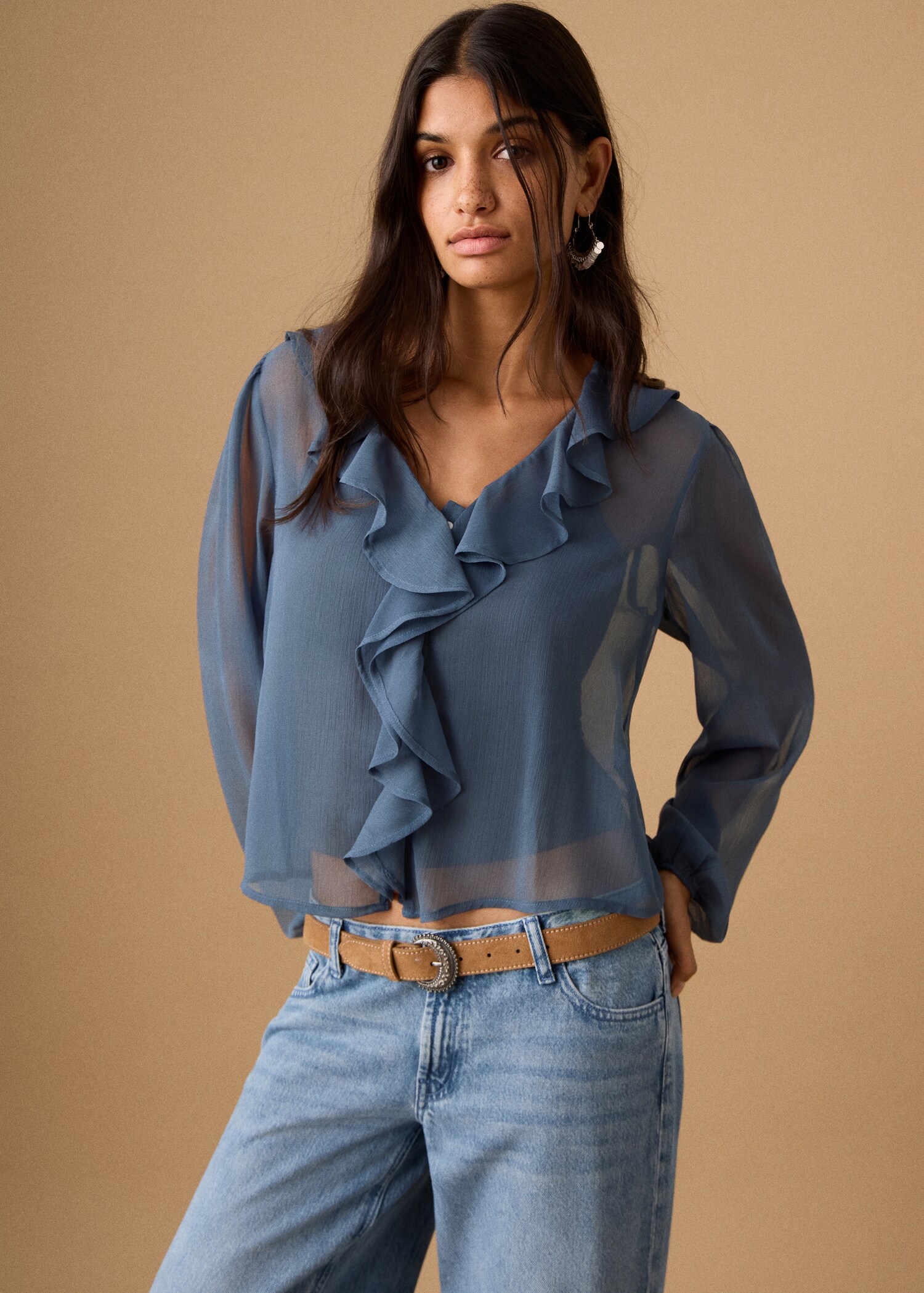 Sheer blouse with ruffles - Medium plane