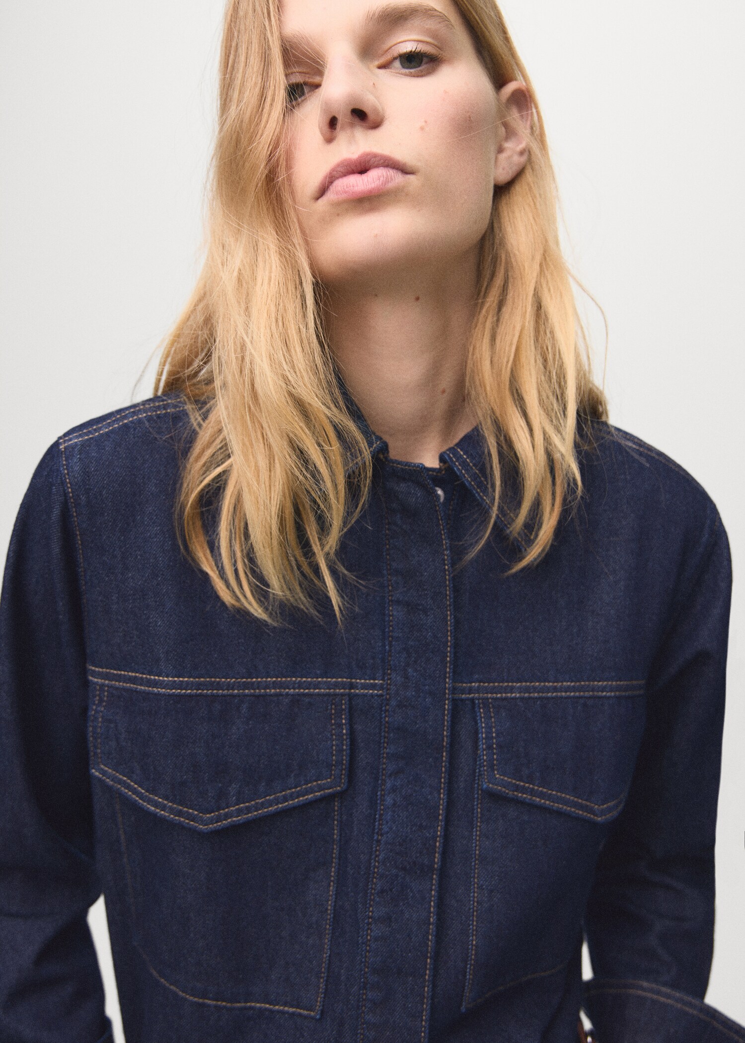 Denim shirt with flap pockets - Details of the article 1