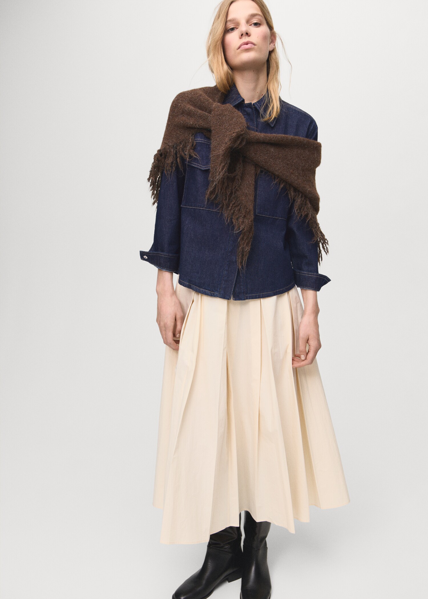 Denim shirt with flap pockets - Details of the article 2