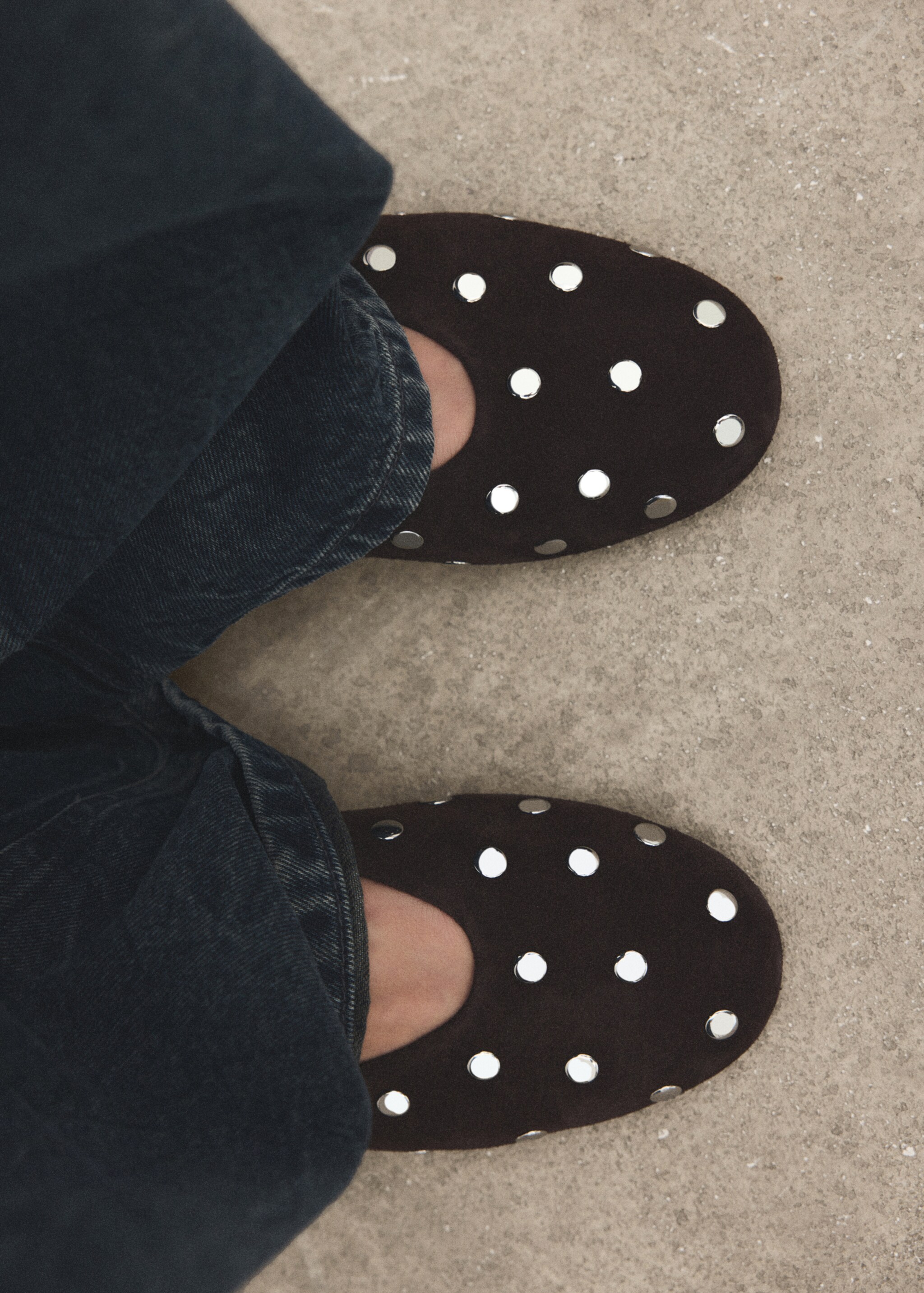 Suede ballet flats with studs - Details of the article 9, Chocolate. Ref: 27041242-00.