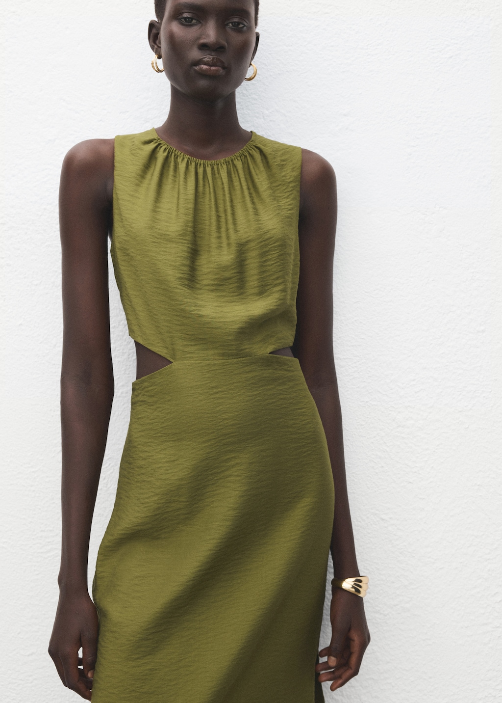 Mango - Crinkled-effect dress with cut-out | Plush Mango - Crinkled-effect dress with cut-out | Plush