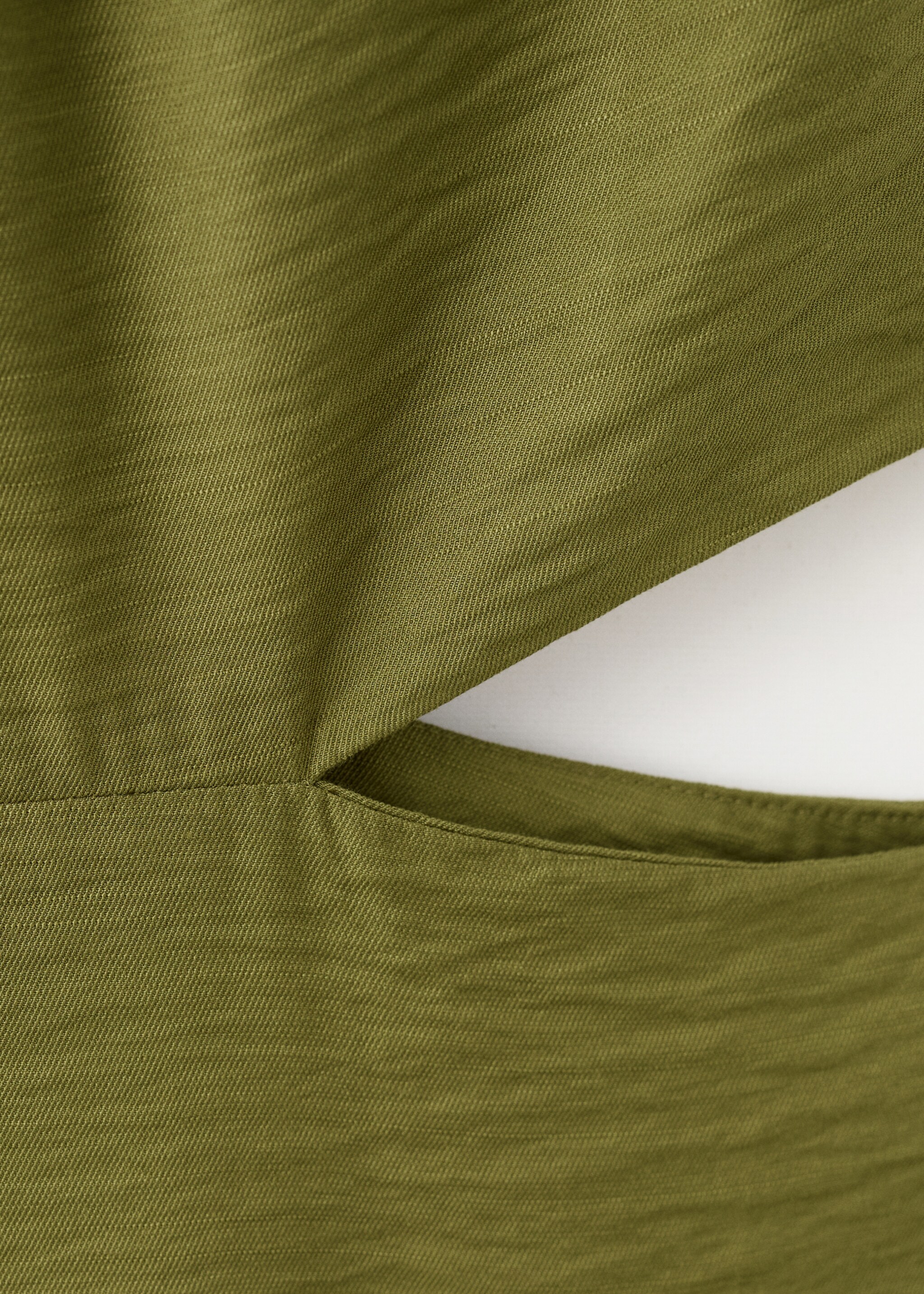 Crinkled-effect dress with cut-out - Details of the article 8, Pastel Green. Ref: 27041244-00.