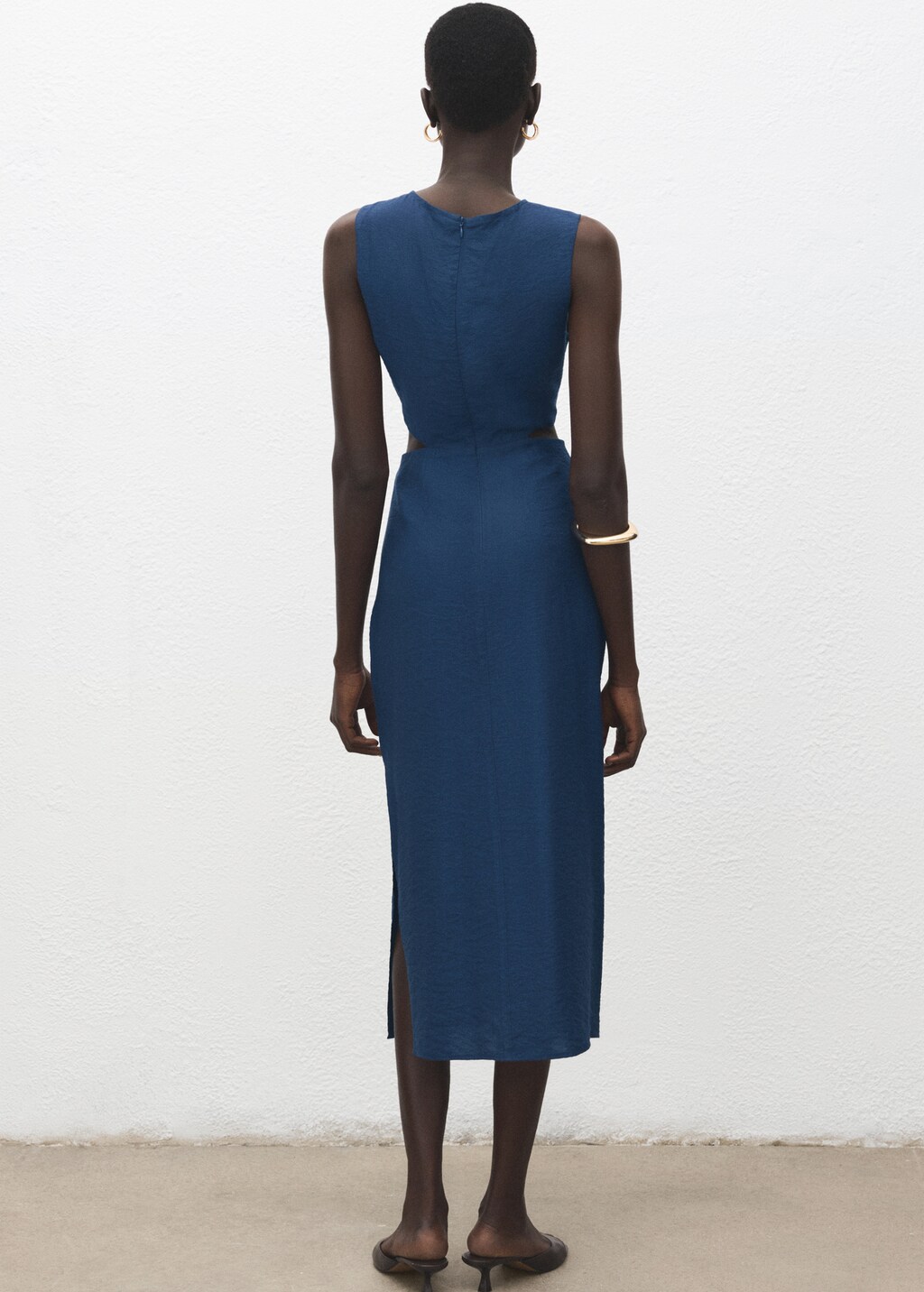 Mango Crinkled-effect dress with cut-out