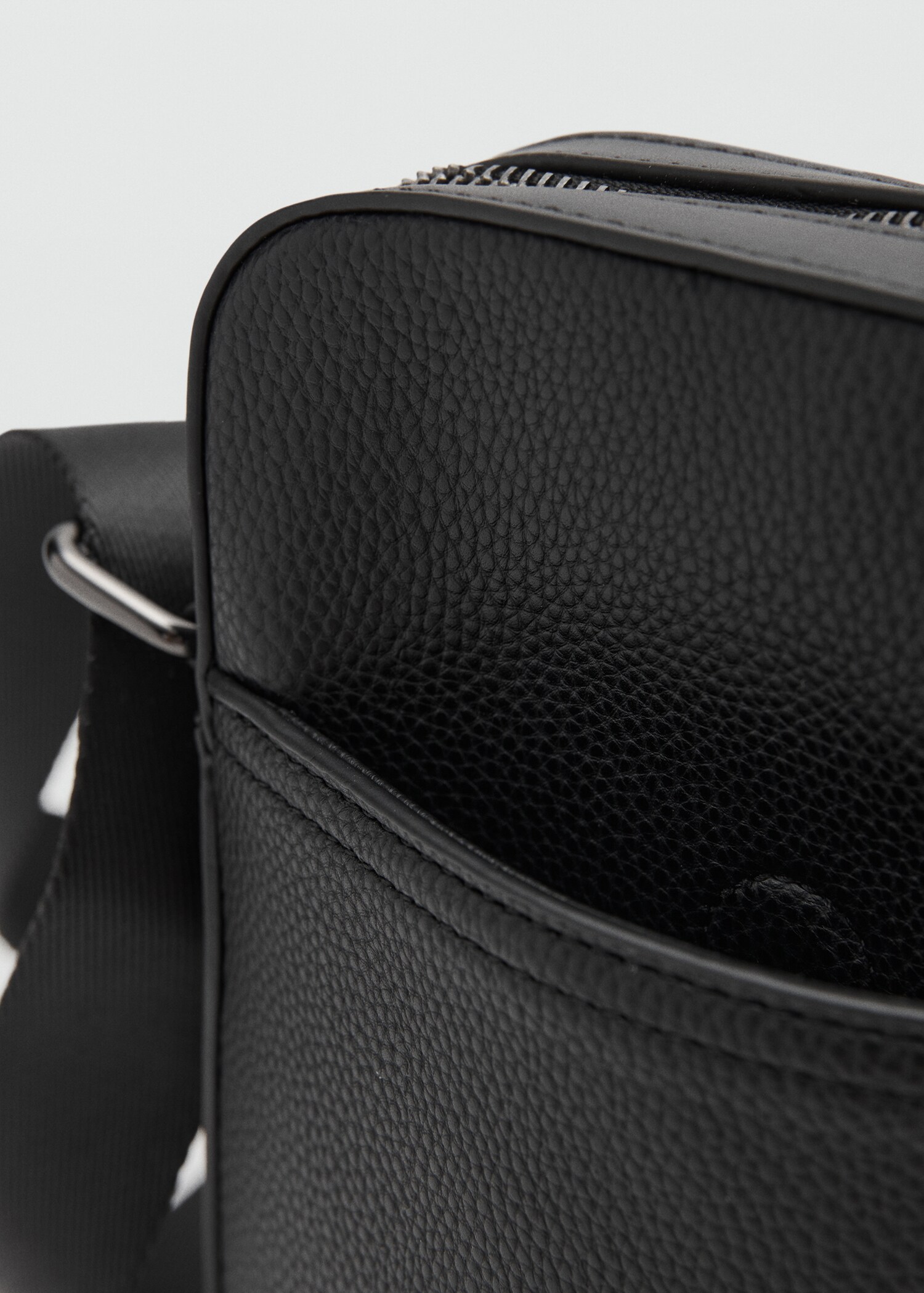 Patent faux-leather shoulder bag - Details of the article 1