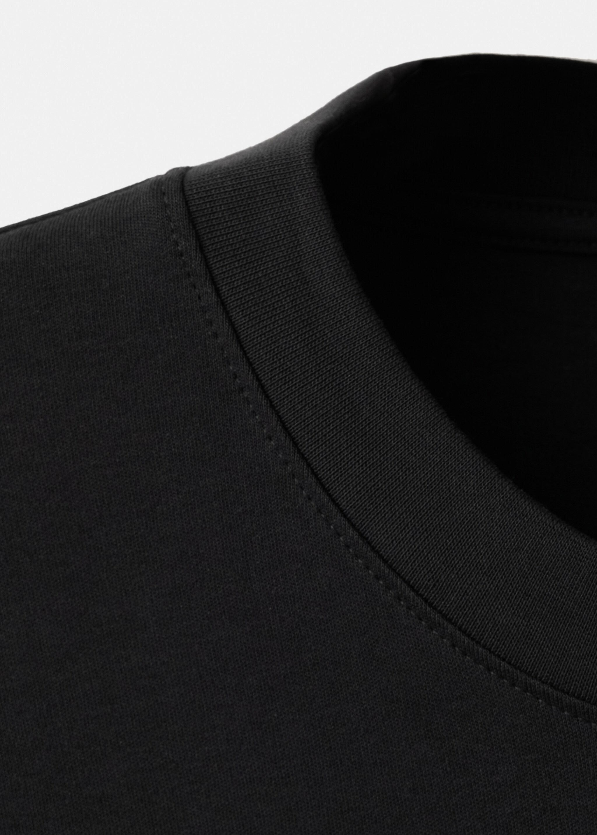 Medium weight regular fit T-shirt - Details of the article 0, Black. Ref: 27041262-00.