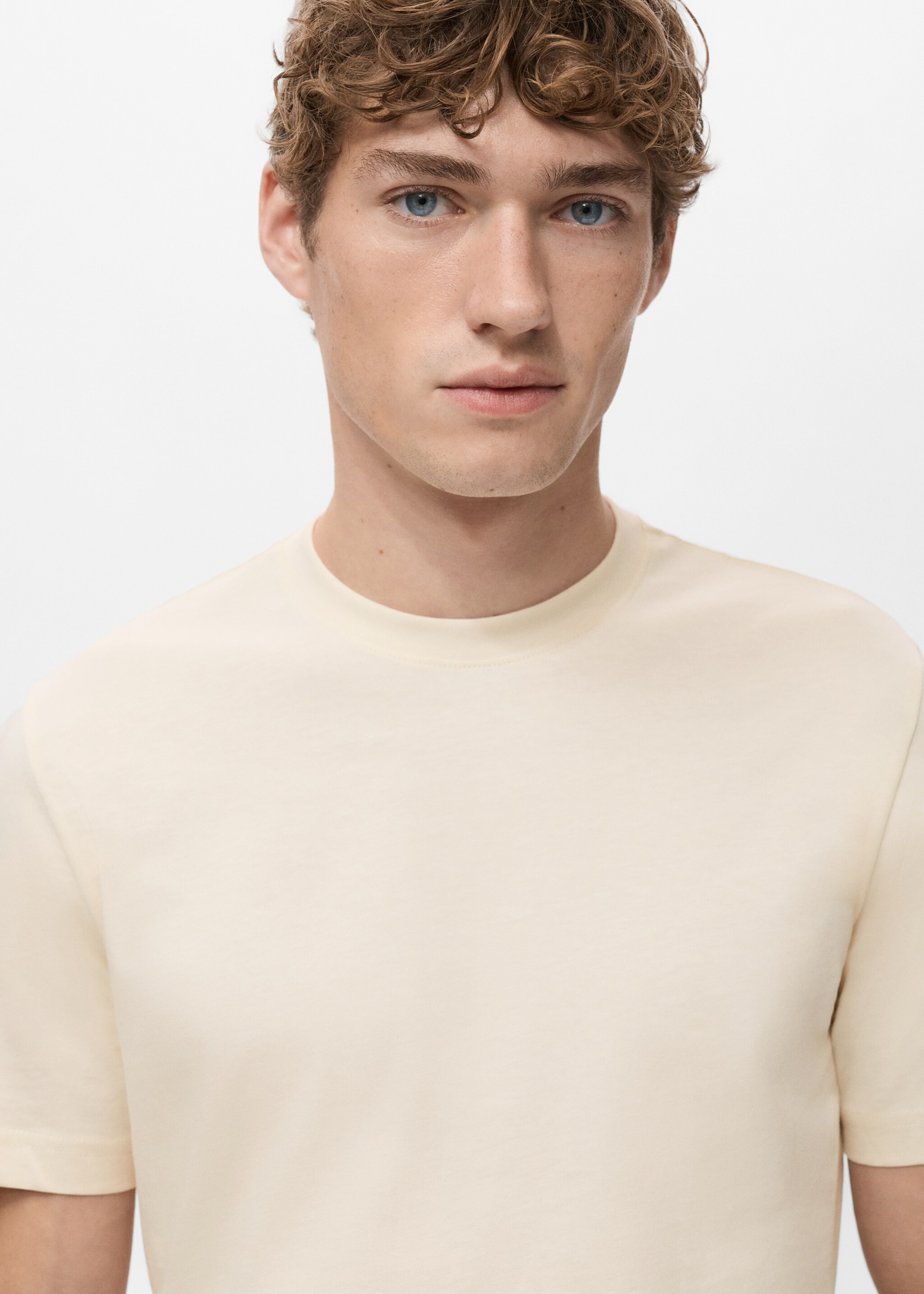 Camiseta slim fit 100% algodón - Detalle del artículo 1, Vainilla. Ref: 27041263-00.