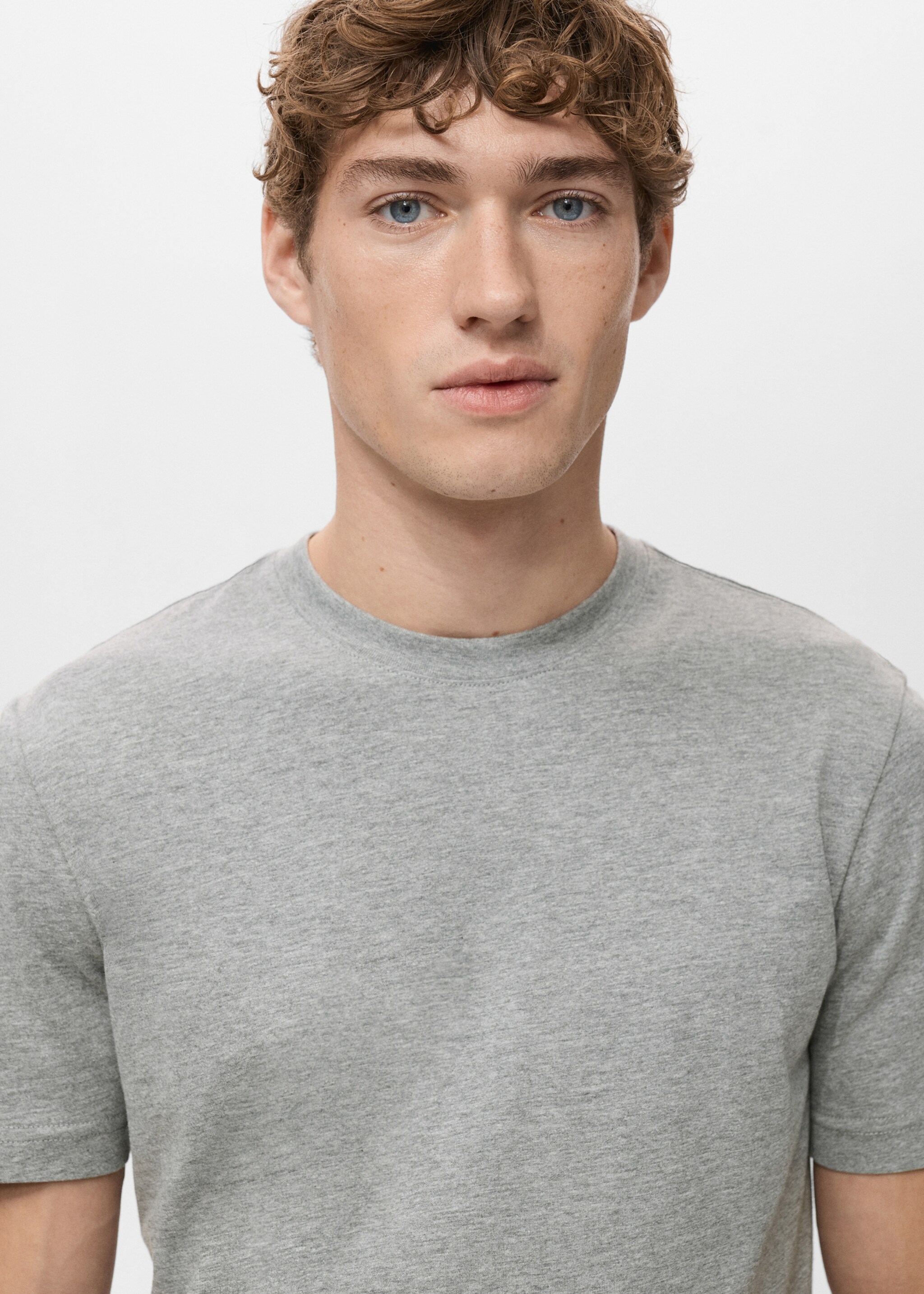 Camiseta slim fit 100% algodón - Detalle del artículo 1, Gris claro vigoré. Ref: 27041263-00.