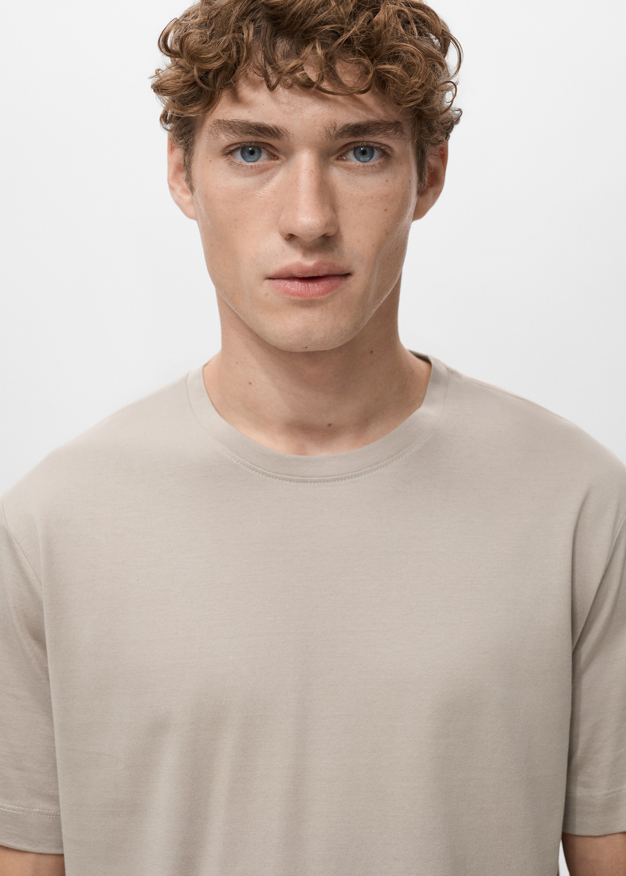 T-shirt de 100% algodão regular fit - Pormenor do artigo 1, Areia. Ref: 27041264-00.