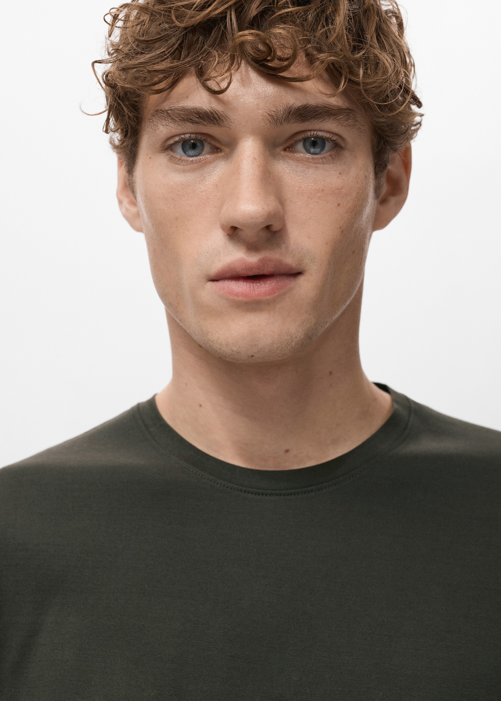 100% cotton T-shirt regular fit - Details of the article 1, Chocolate. Ref: 27041264-00.