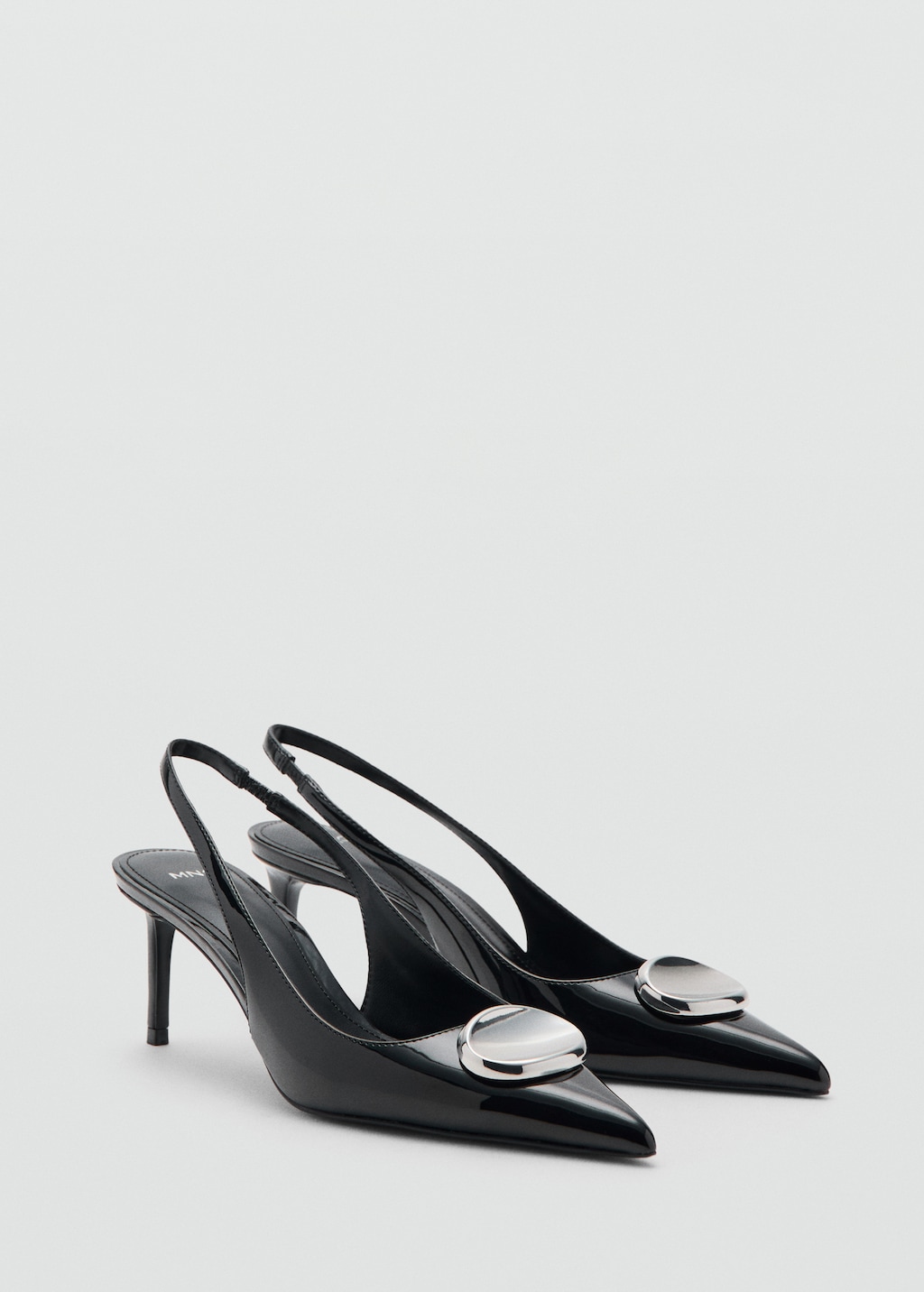 Patent leather high-heeled shoes with metal detail