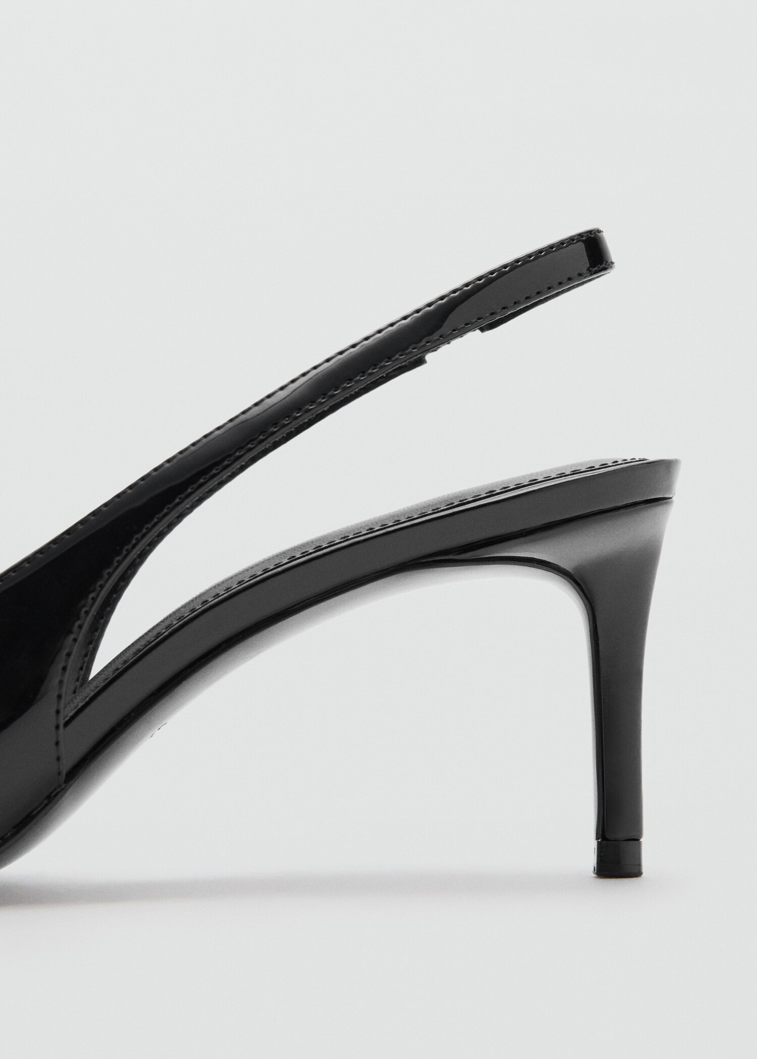 Patent leather high-heeled shoes with metal detail - Details of the article 1