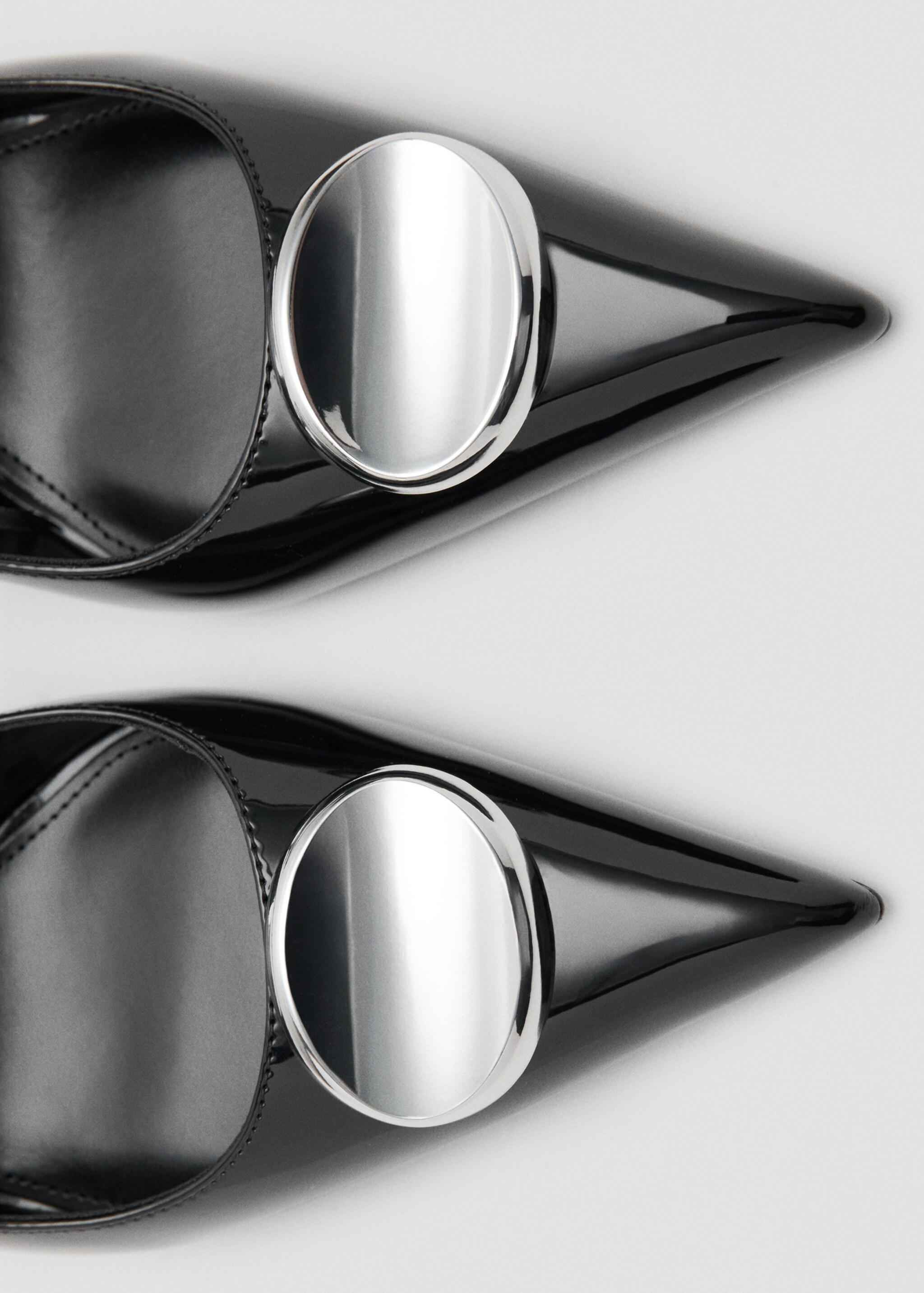 Patent leather high-heeled shoes with metal detail - Details of the article 2, Black. Ref: 27041279-00.