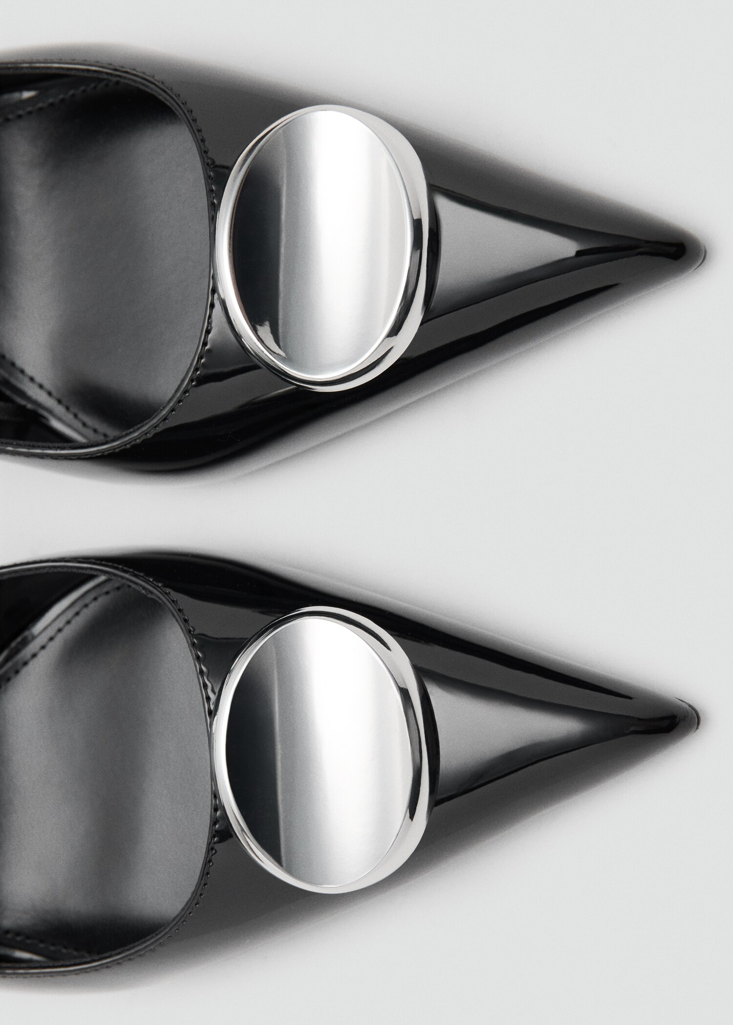 Patent leather high-heeled shoes with metal detail - Details of the article 2