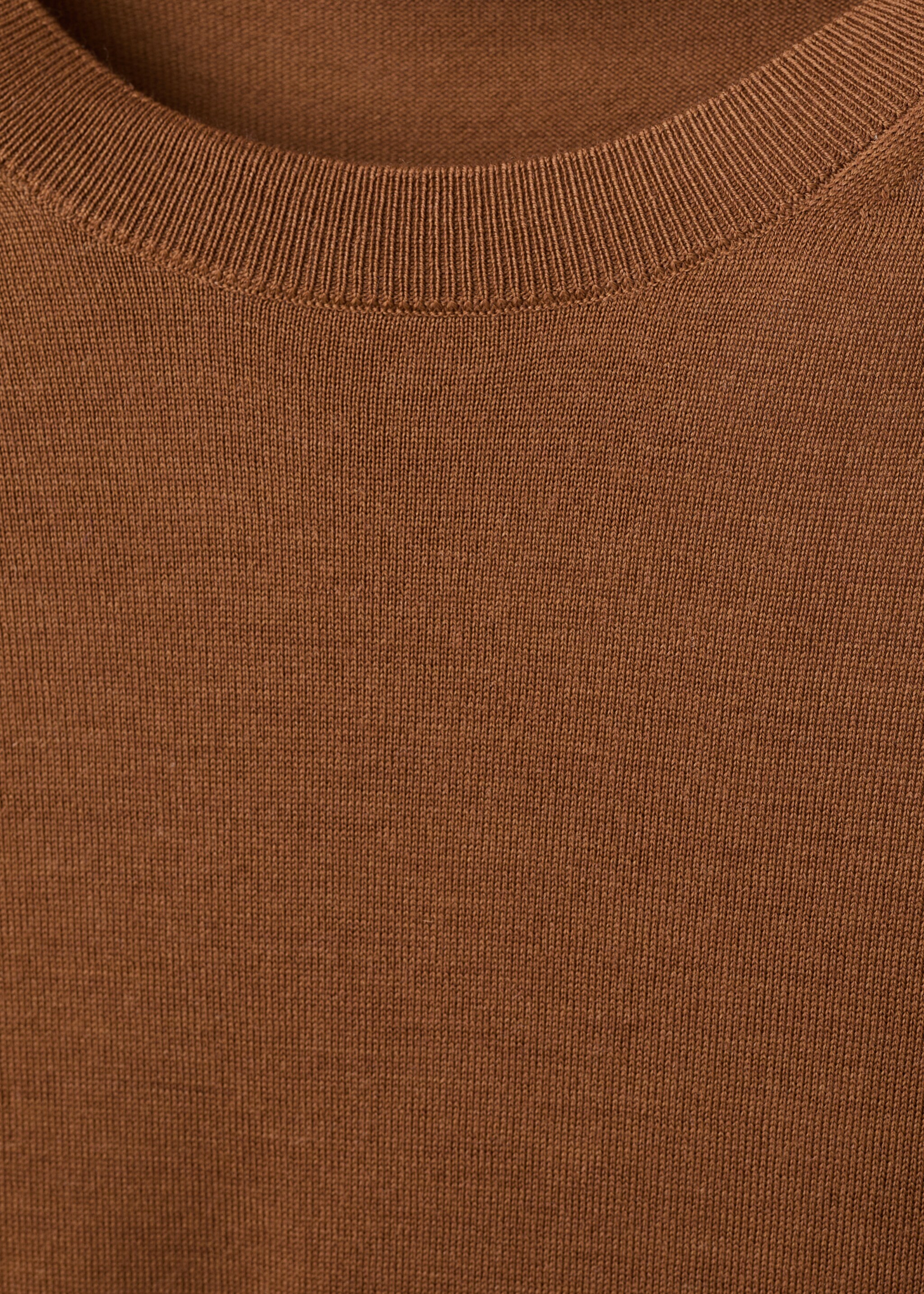 100% wool round-neck sweater - Details of the article 8, Caramel. Ref: 27041284-00.