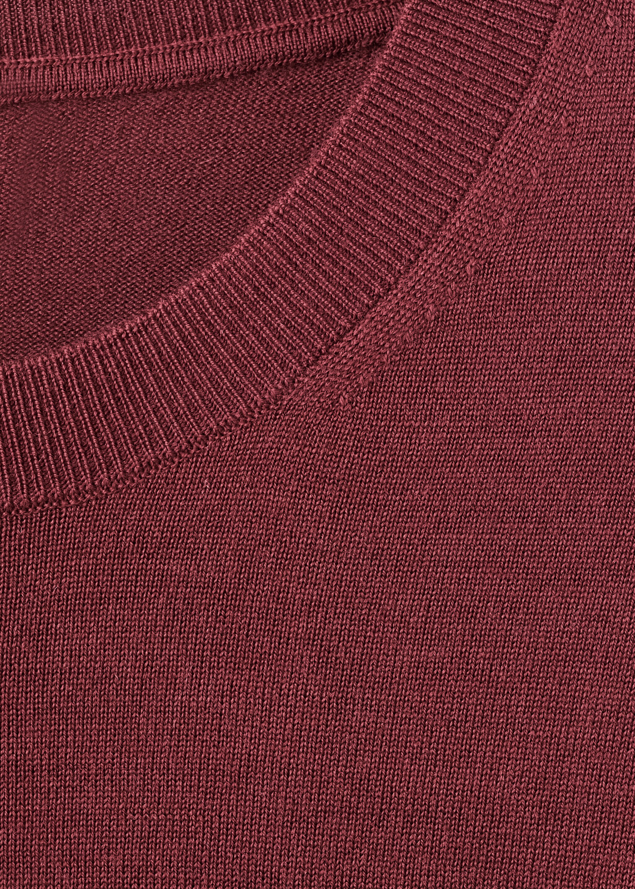 100% merino wool crew neck sweater - Details of the article 8, Cherry. Ref: 27041284-00.