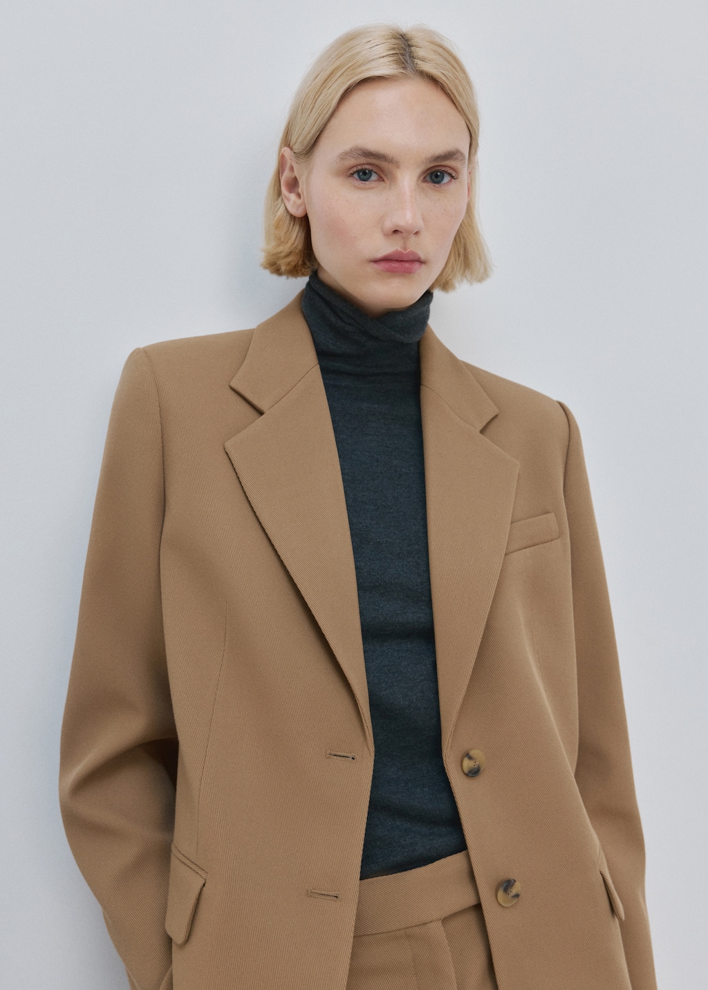 Double-breasted suit blazer - image 3