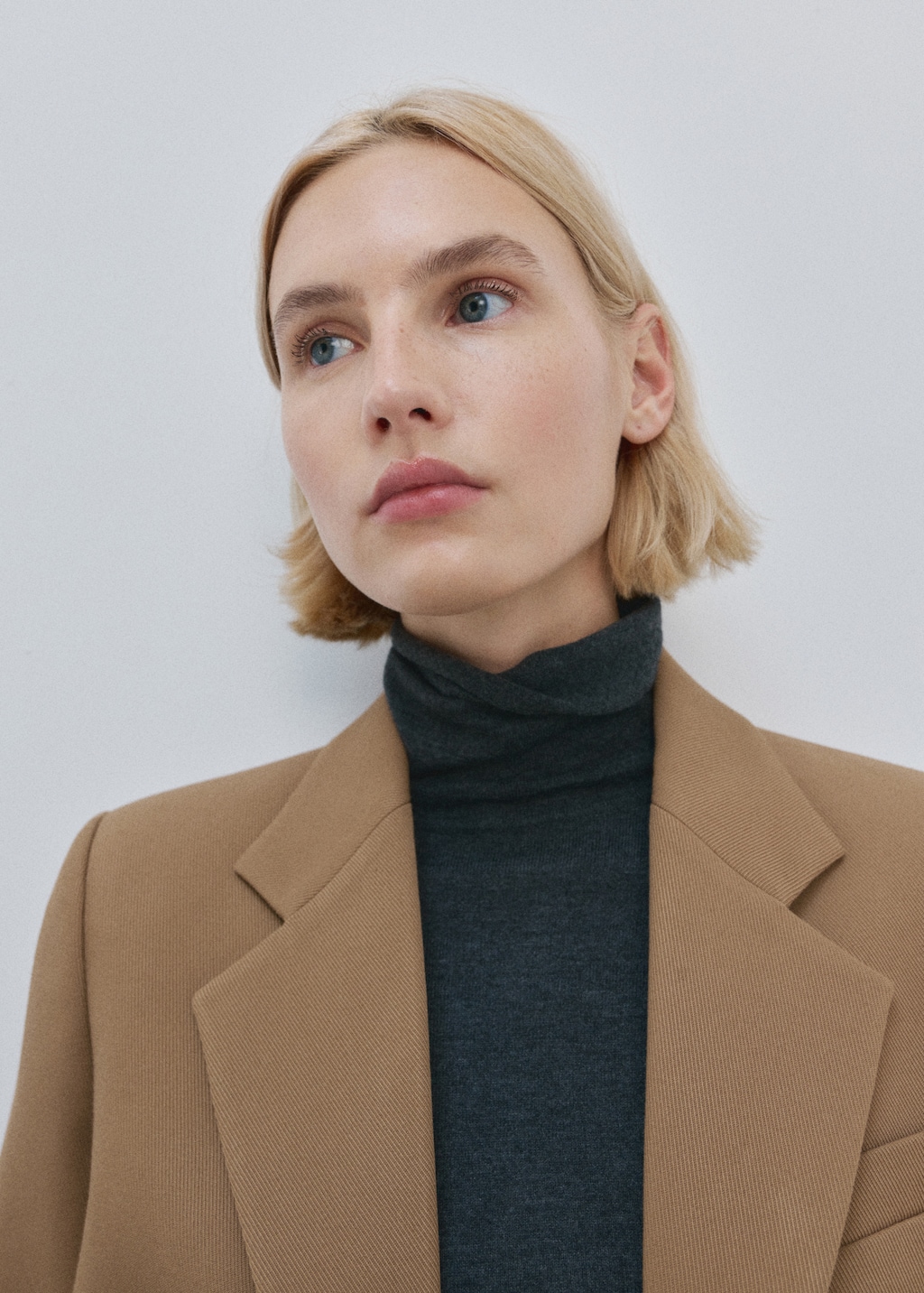 Double-breasted suit blazer - image 5