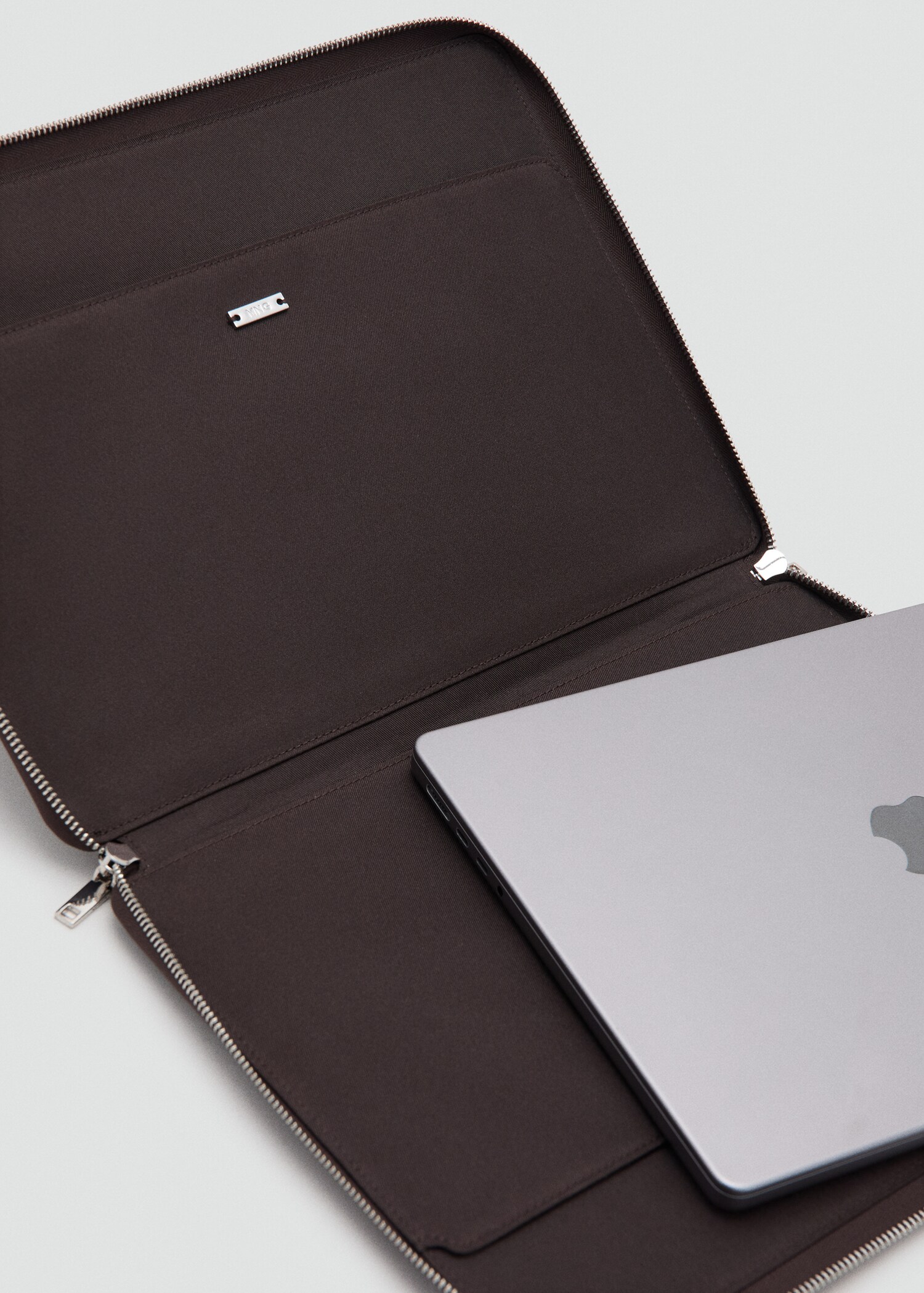 Studded leather laptop case - Details of the article 2