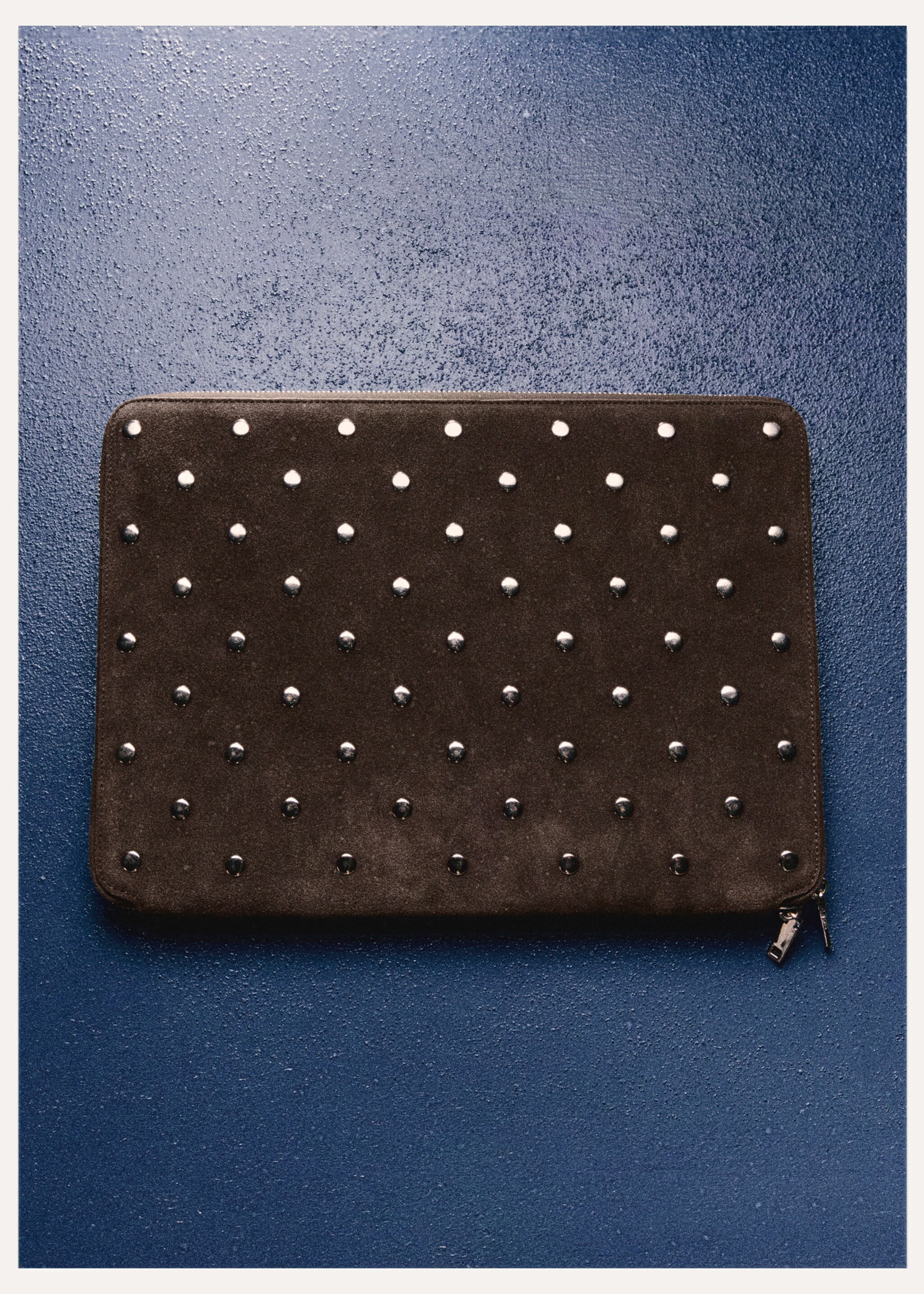 Studded leather laptop case - Details of the article 5, Chocolate. Ref: 27041300-00.
