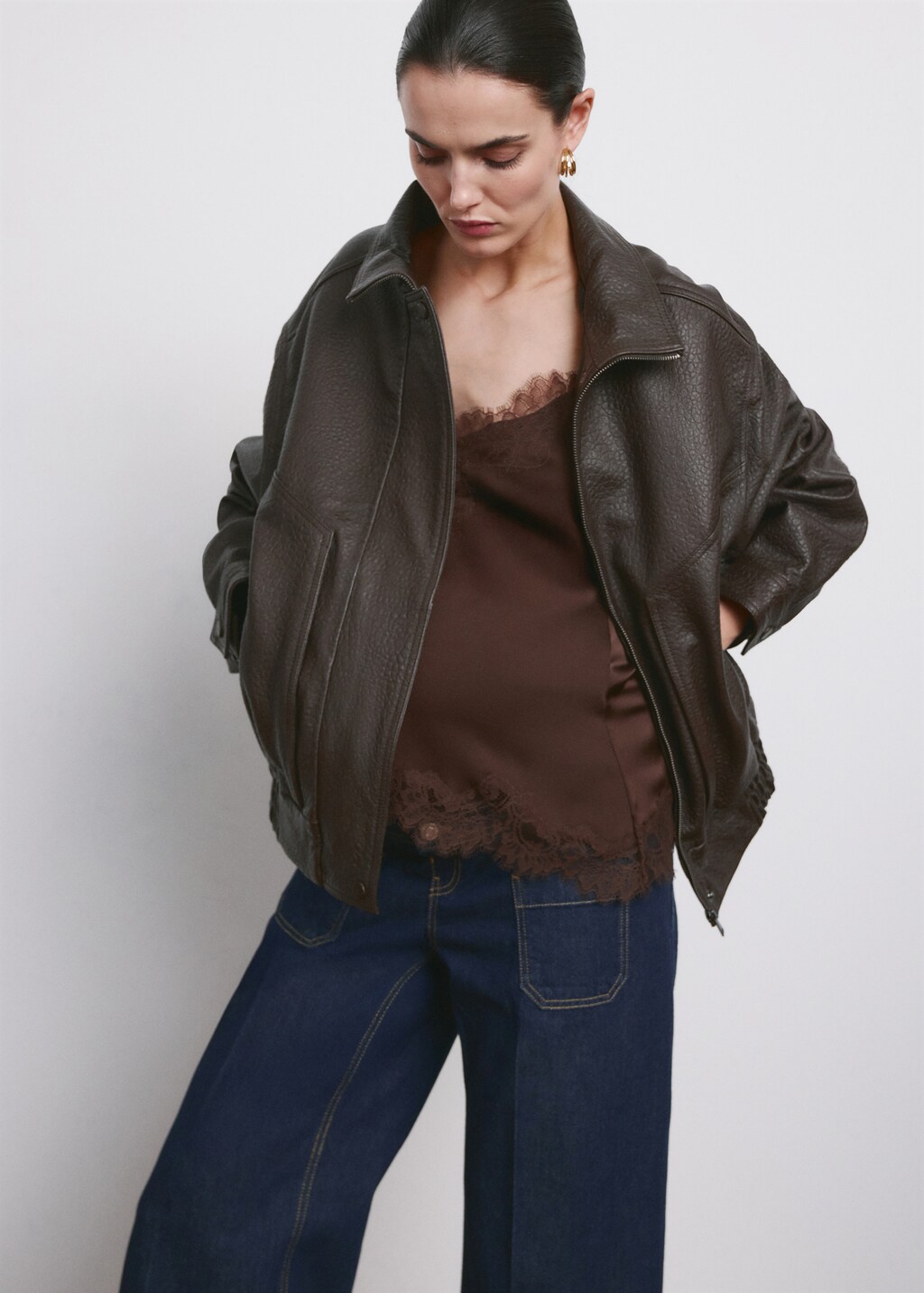 Wide leg maternity jeans with pockets - image 5
