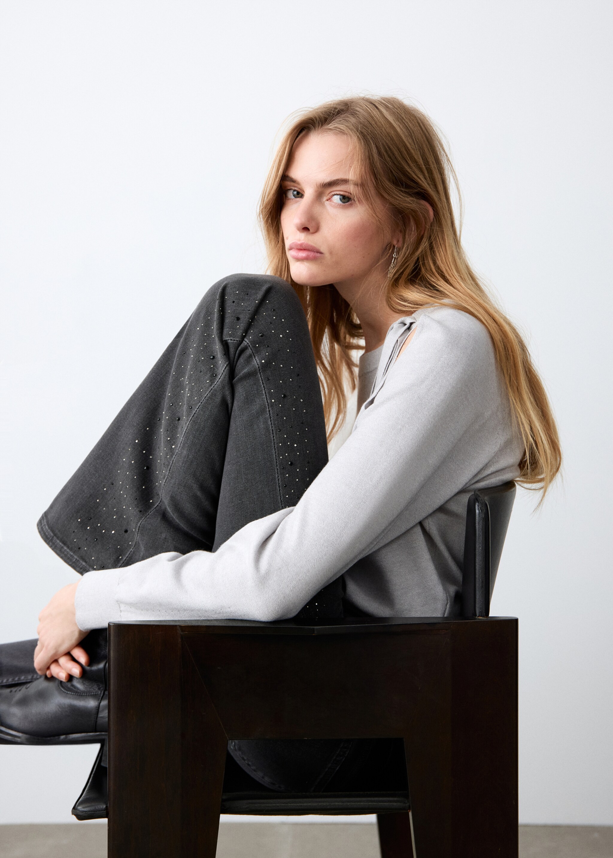 Rhinestone flare jeans - Details of the article 2, Black denim. Ref: 27041307-00.