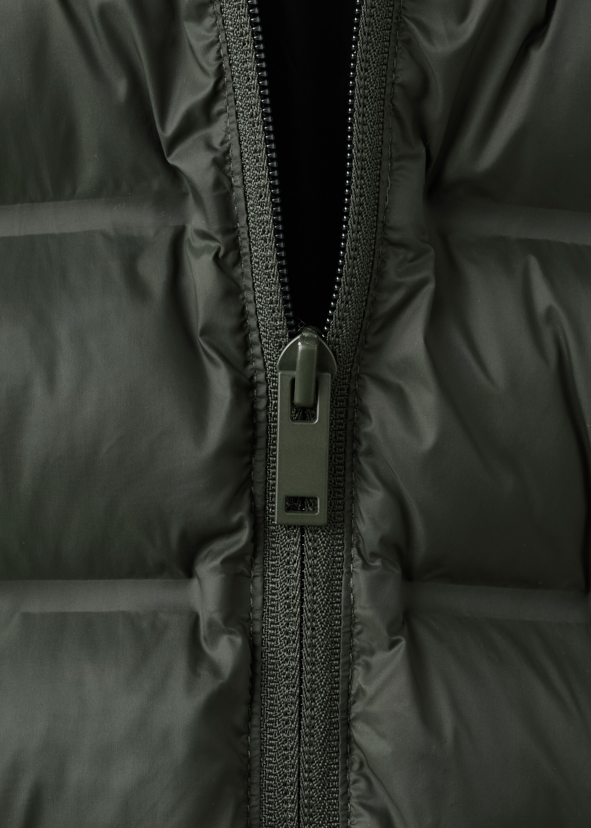 Quilted jacket - Details of the article 8, Medium Green. Ref: 27041313-00.