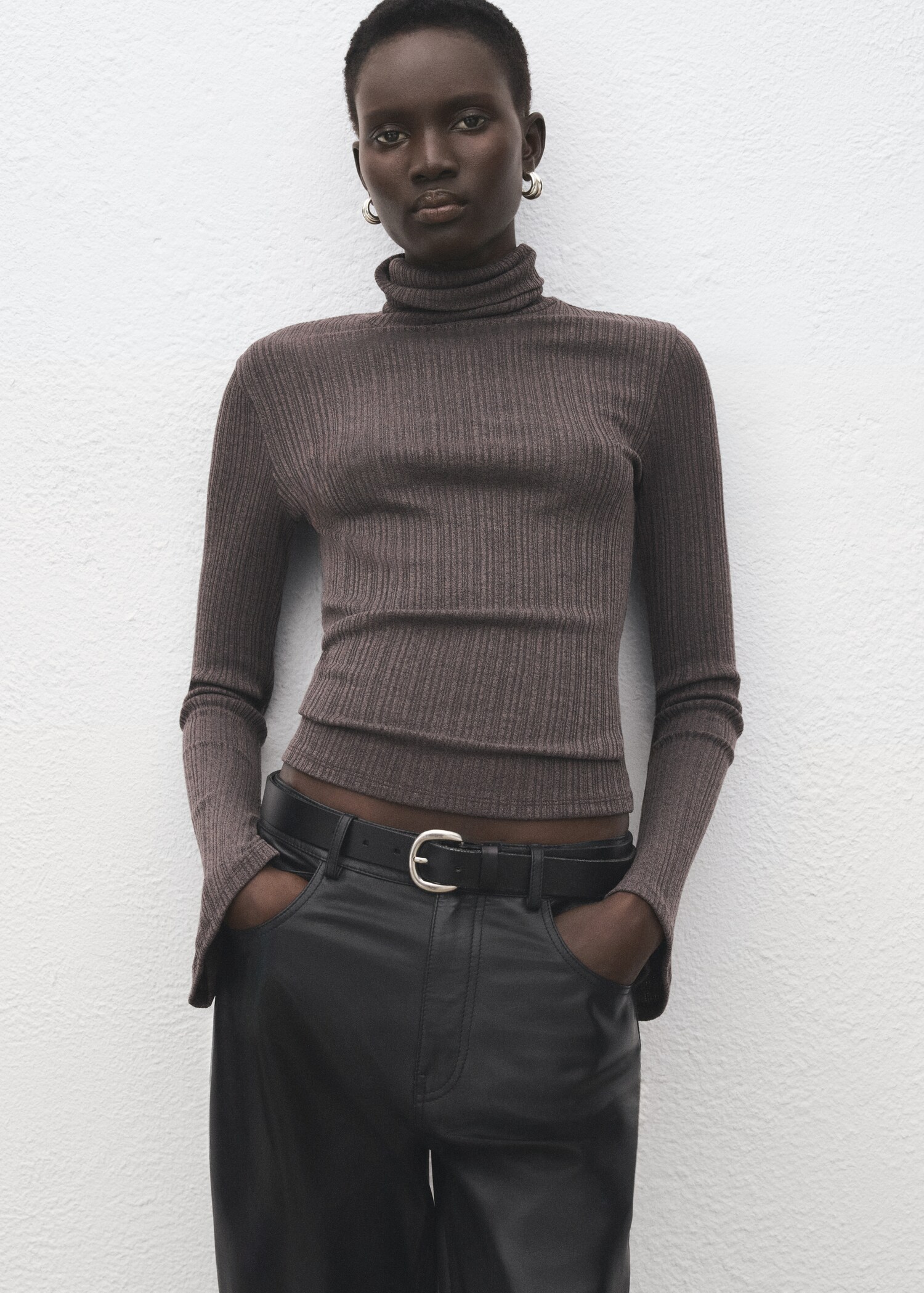 Turtleneck sweater with flared sleeves - Medium plane