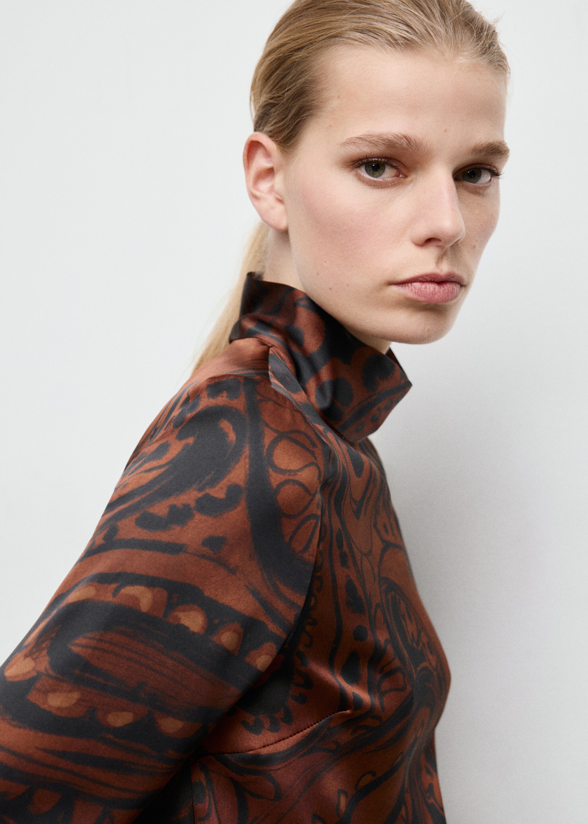 Paisley-print satin blouse - Details of the article 2, Burnt Orange. Ref: 27041318-00.