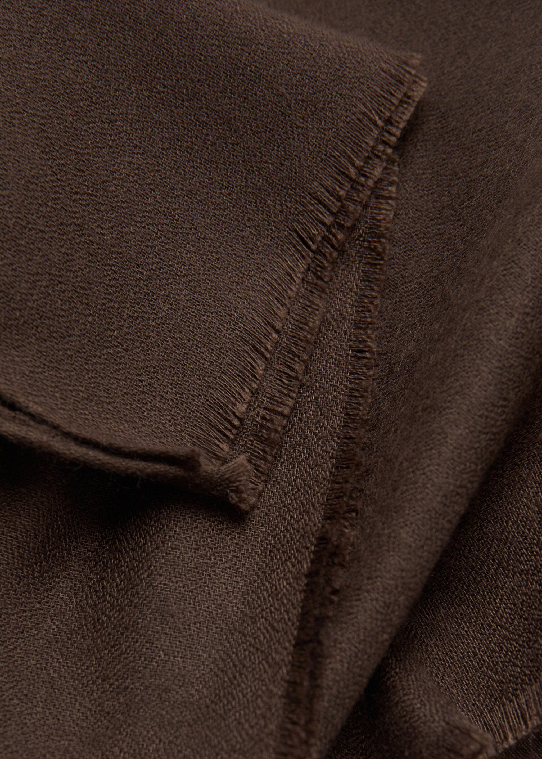 Frayed edge scarf - Medium plane, Chocolate. Ref: 27041329-00.