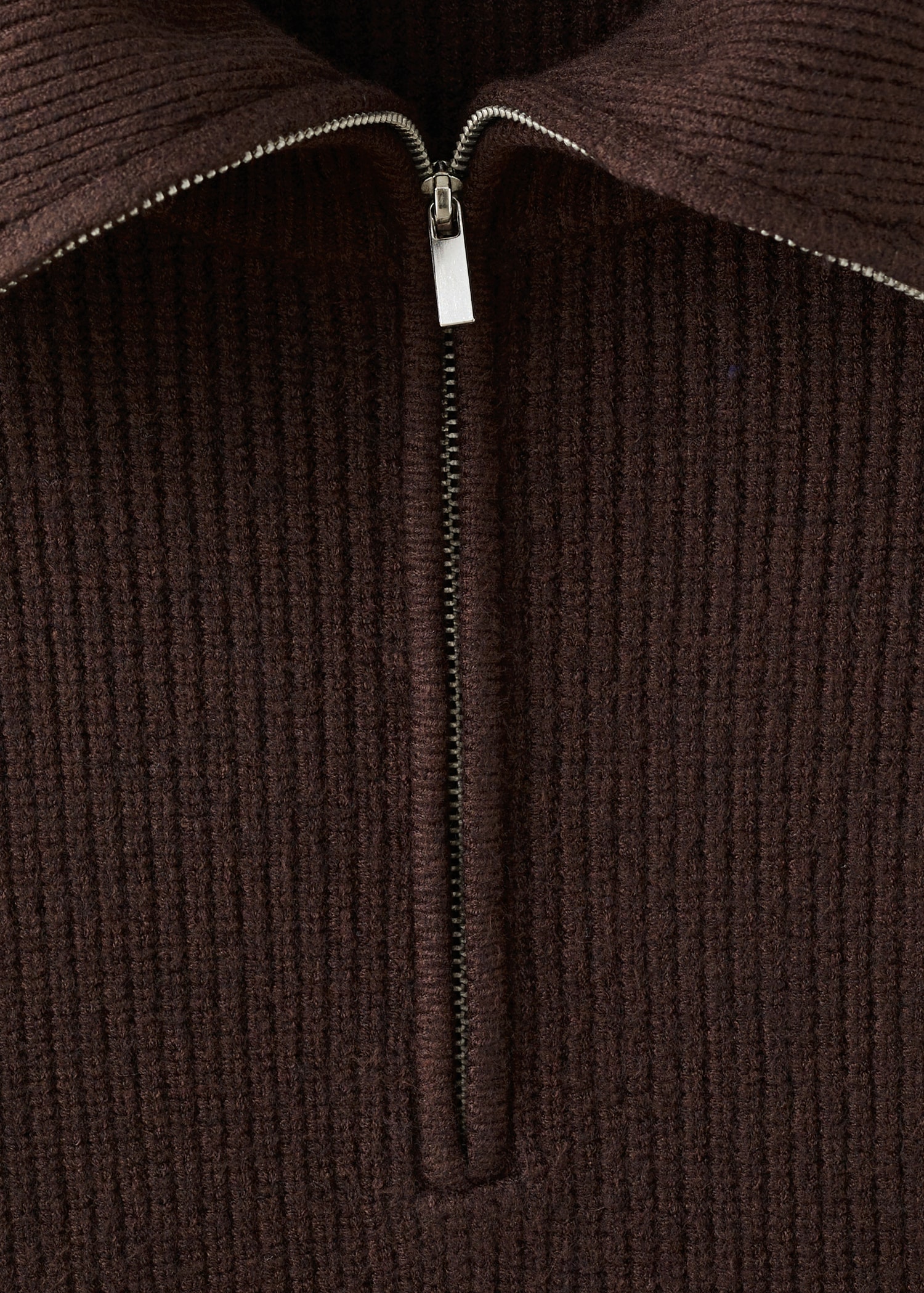 Pullover mit kontrastierendem Kragen und Reißverschluss - Detail des Artikels 8