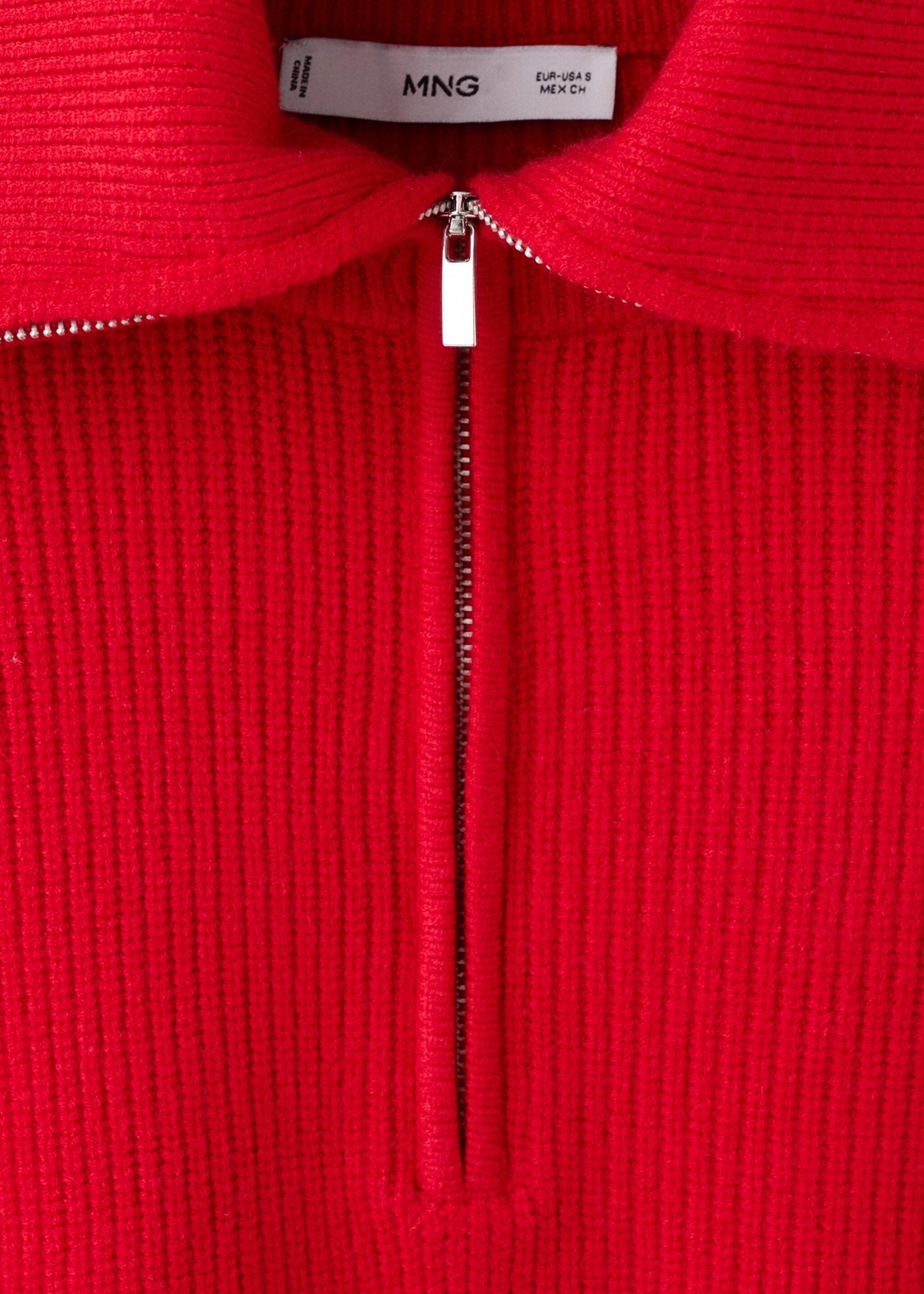 Sweater with contrasting zip collar - Details of the article 8, Red. Ref: 27041331-00.