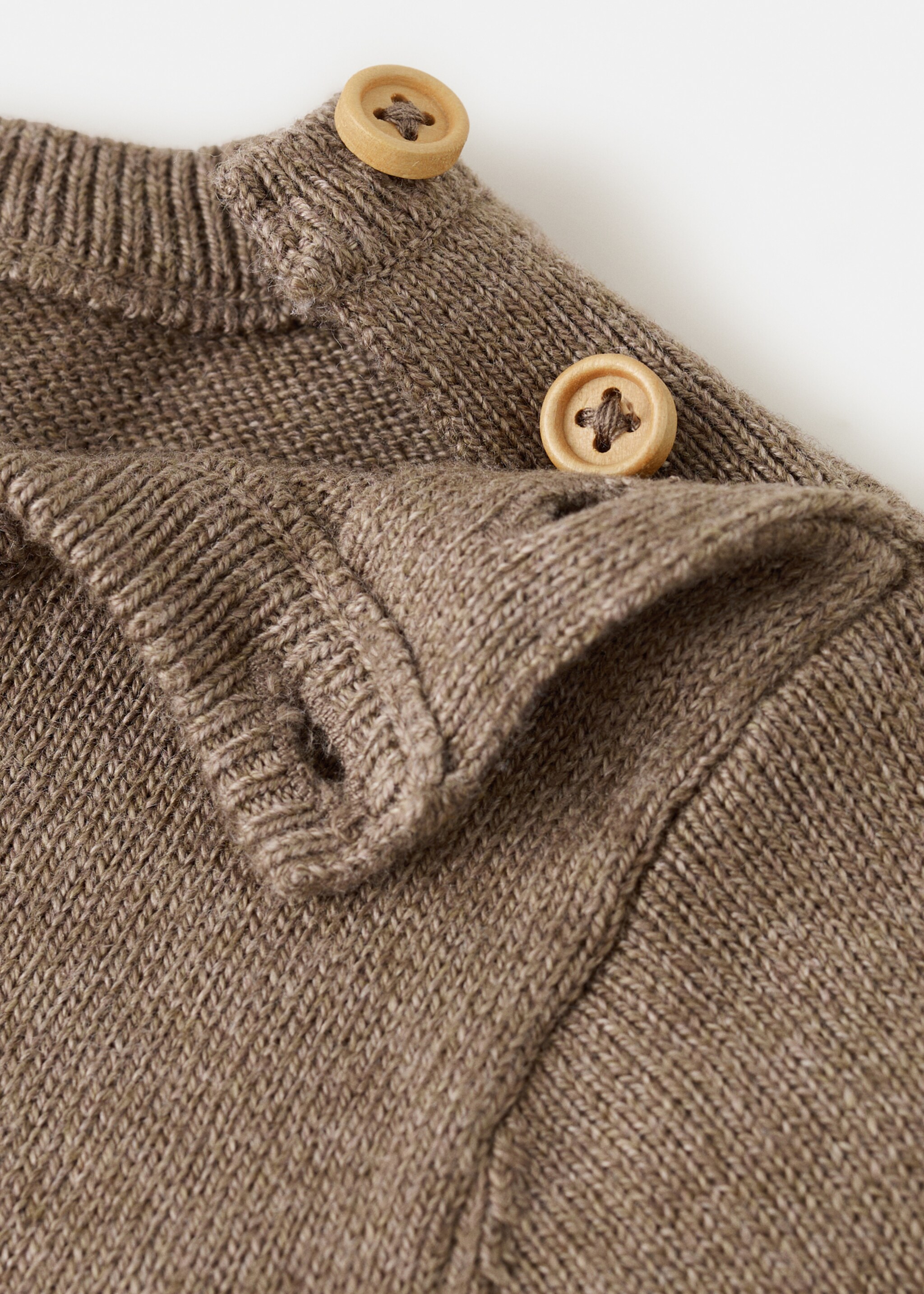 Knit pocket sweater - Details of the article 8, Medium Brown. Ref: 27041333-00.