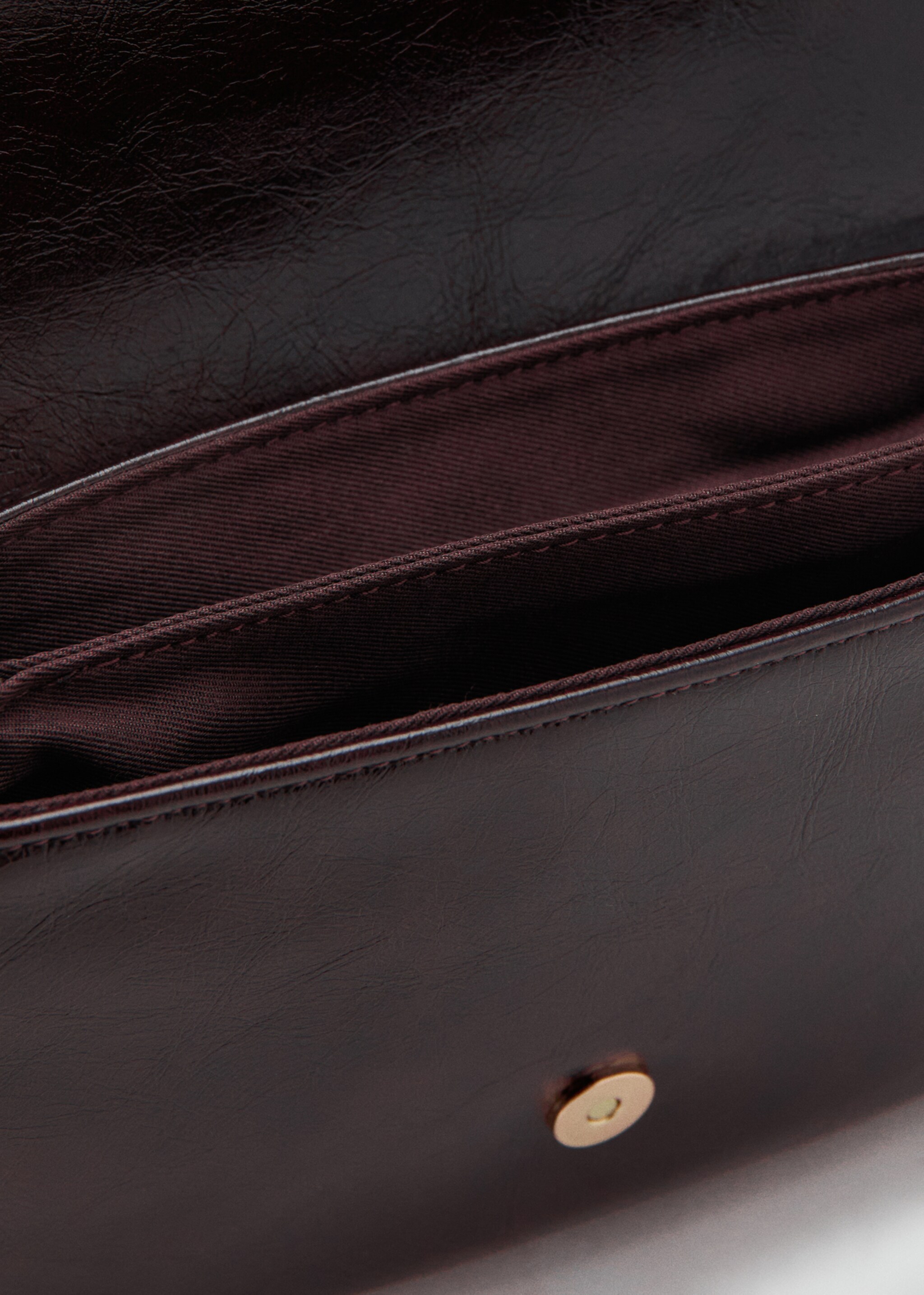 Small crossbody bag - Details of the article 2, Burgundy. Ref: 27041341-00.