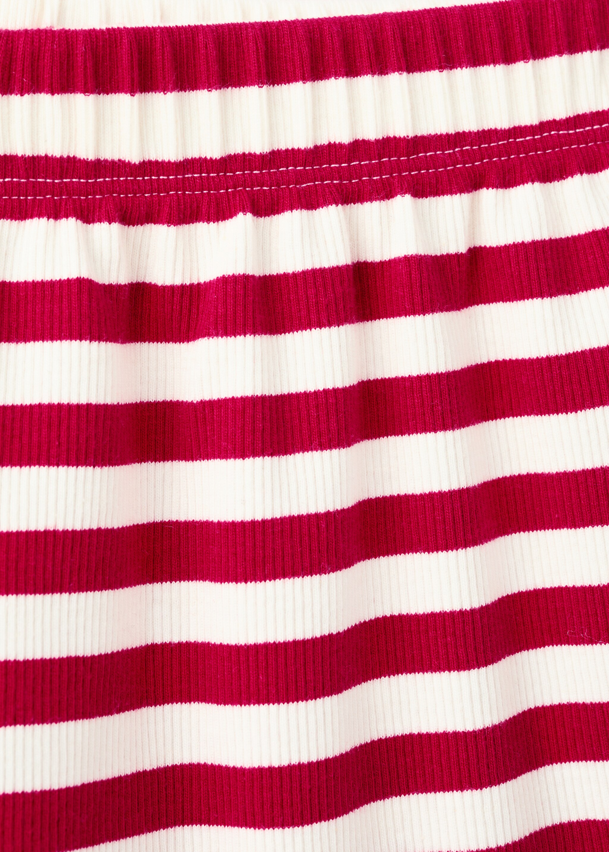 Ribbed striped shorts - Details of the article 8, Red. Ref: 27041509-00.
