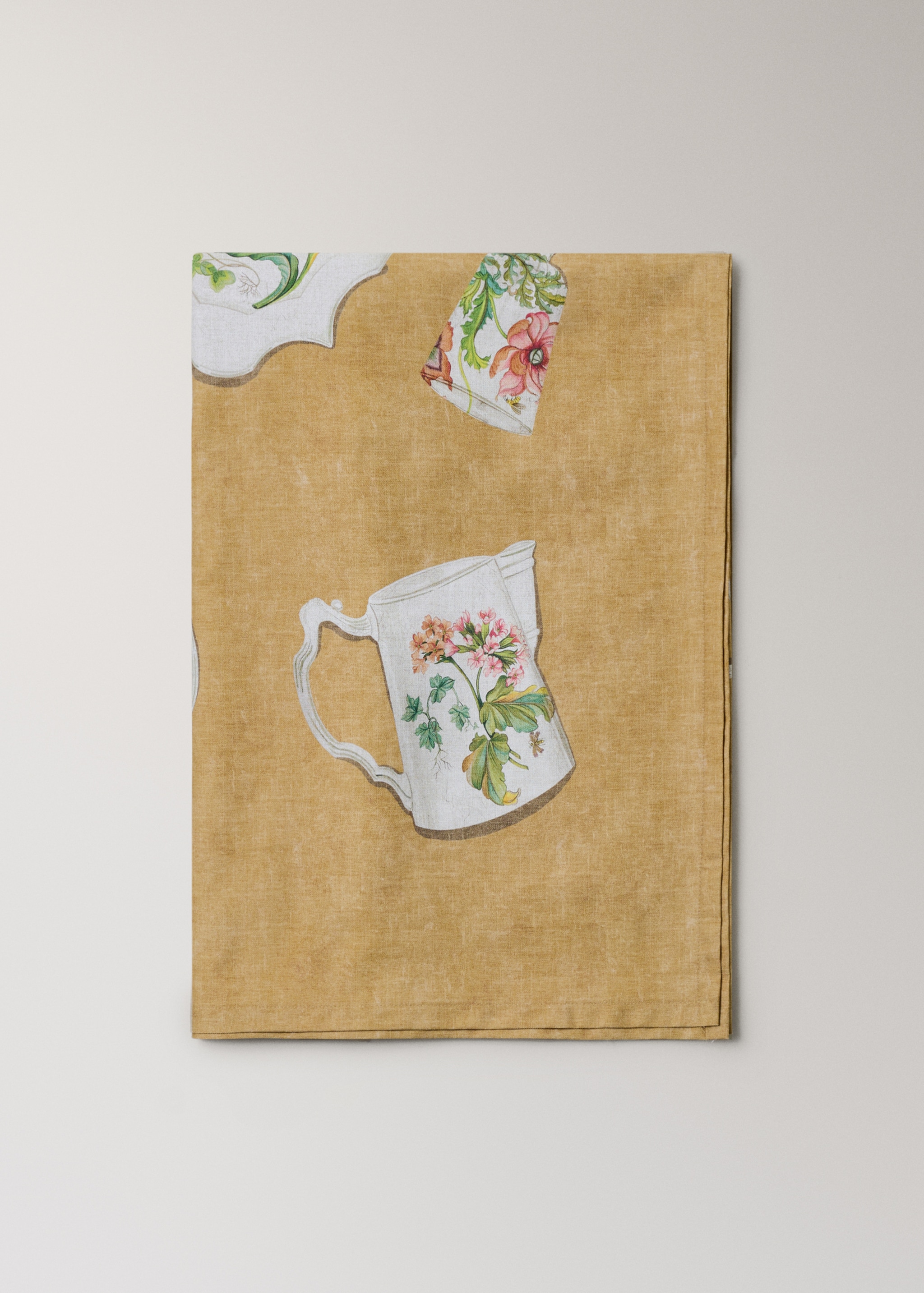 Cotton tablecloth with vintage porcelain elements for 6 to 8 guests - Article without model, Mustard. Ref: 27041517-00.