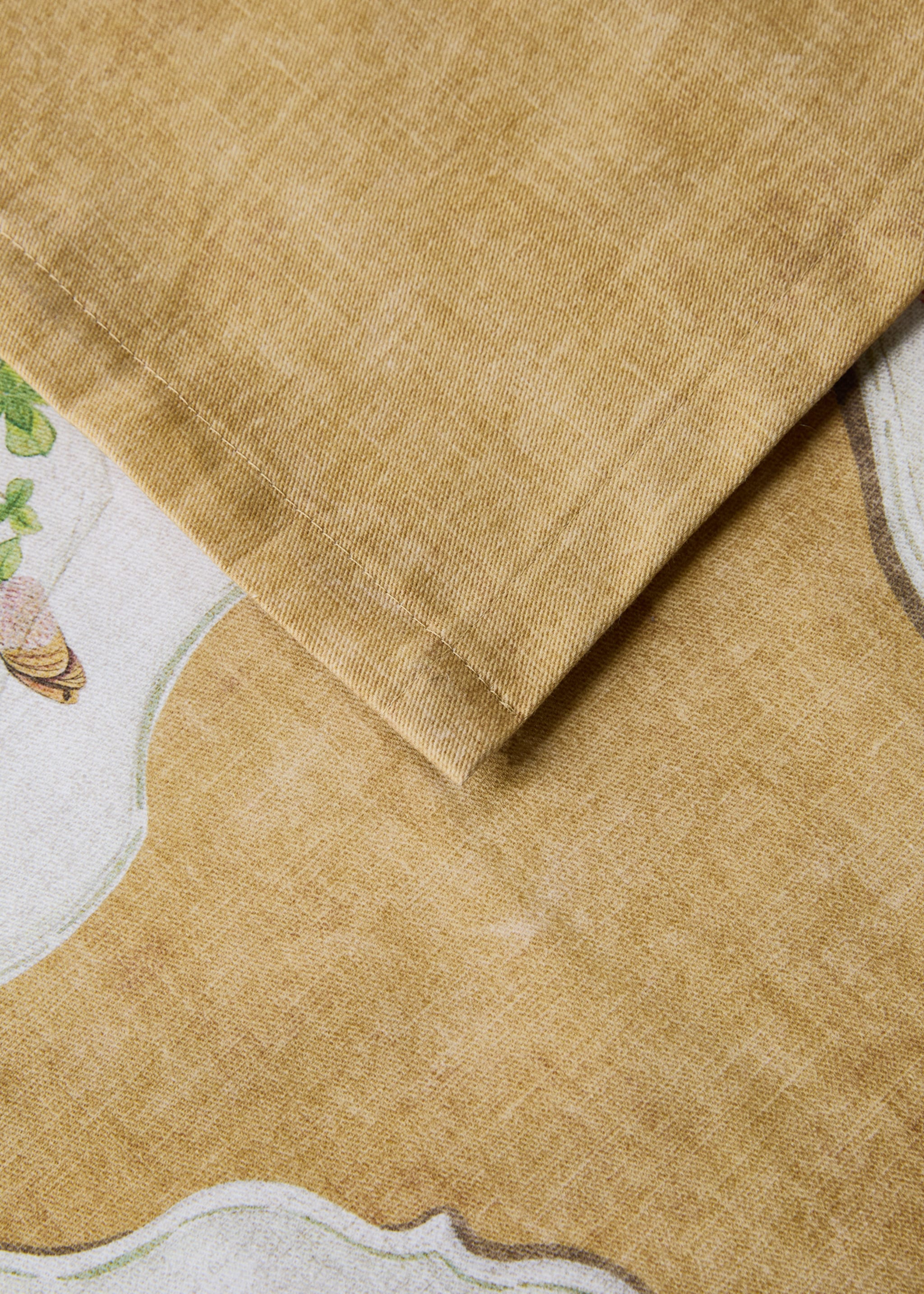 Cotton tablecloth with vintage porcelain elements for 6 to 8 guests - Details of the article 1, Mustard. Ref: 27041517-00.