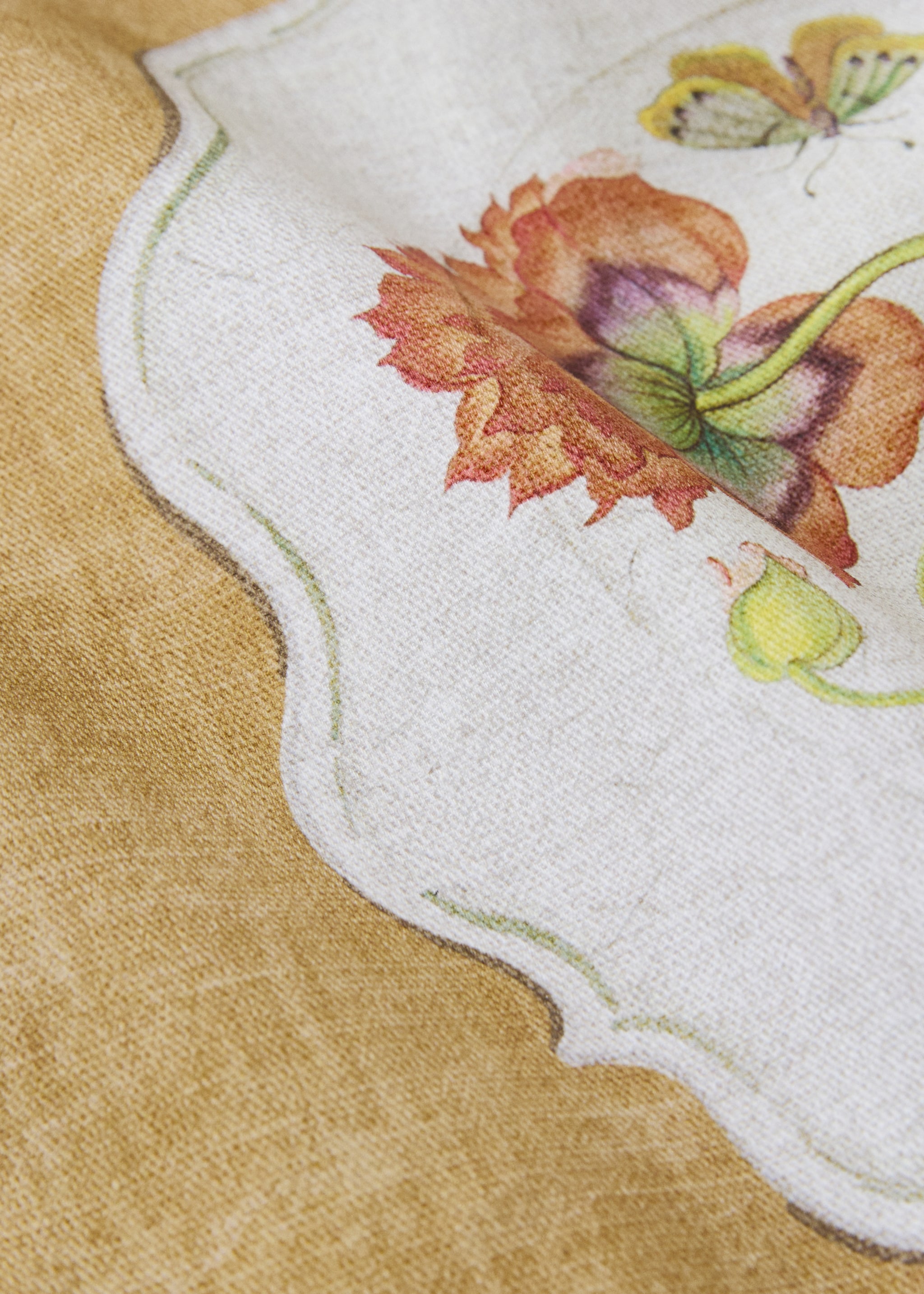 Cotton tablecloth with vintage porcelain elements for 6 to 8 guests - Details of the article 2, Mustard. Ref: 27041517-00.