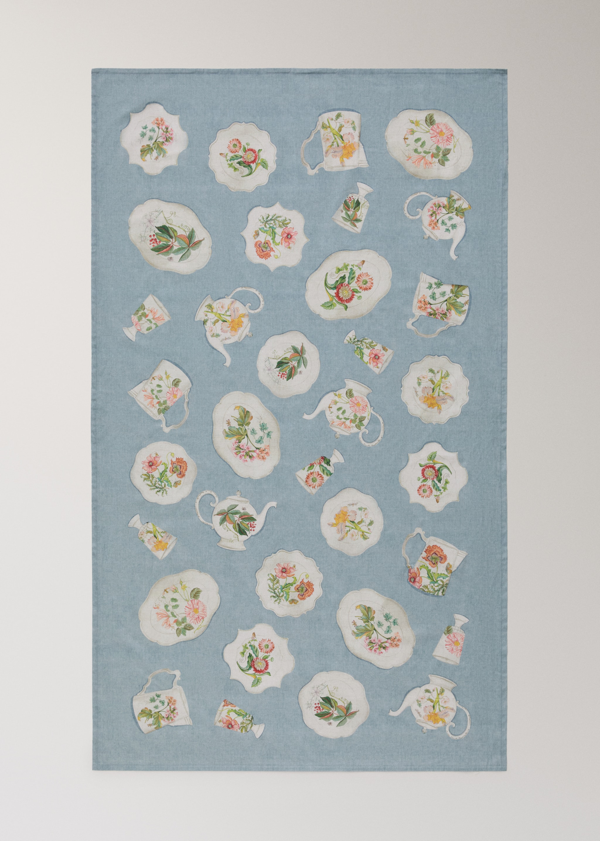 Cotton tablecloth with vintage porcelain elements for 6 to 8 guests - Details of the article 4, Ink Blue. Ref: 27041517-00.