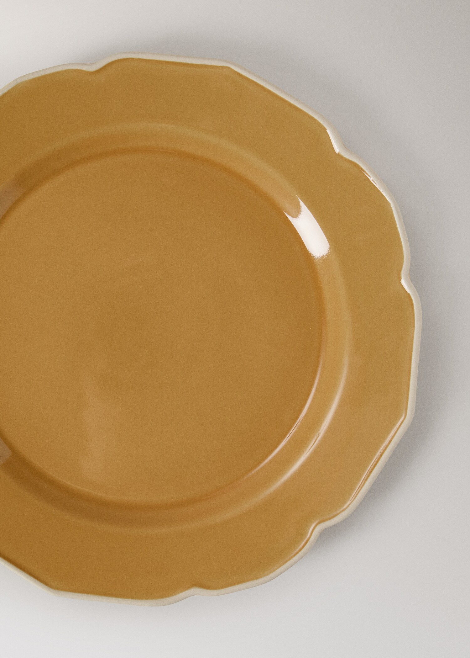 Mělký talíř z kameniny s vlnkami - Detail zboží 1