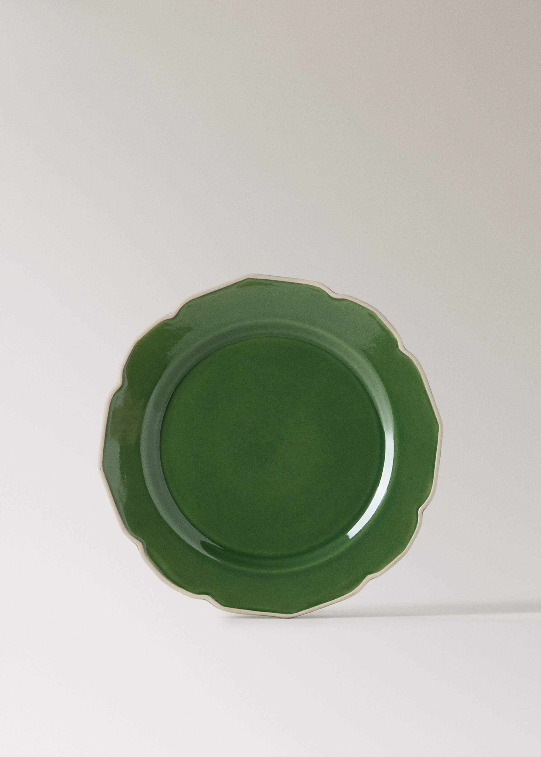 Stoneware flat plate with wavy design - Article without model, Green. Ref: 27041525-00.