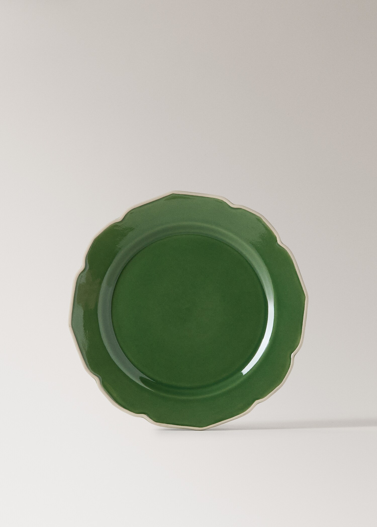 Stoneware flat plate with wavy design - Article without model