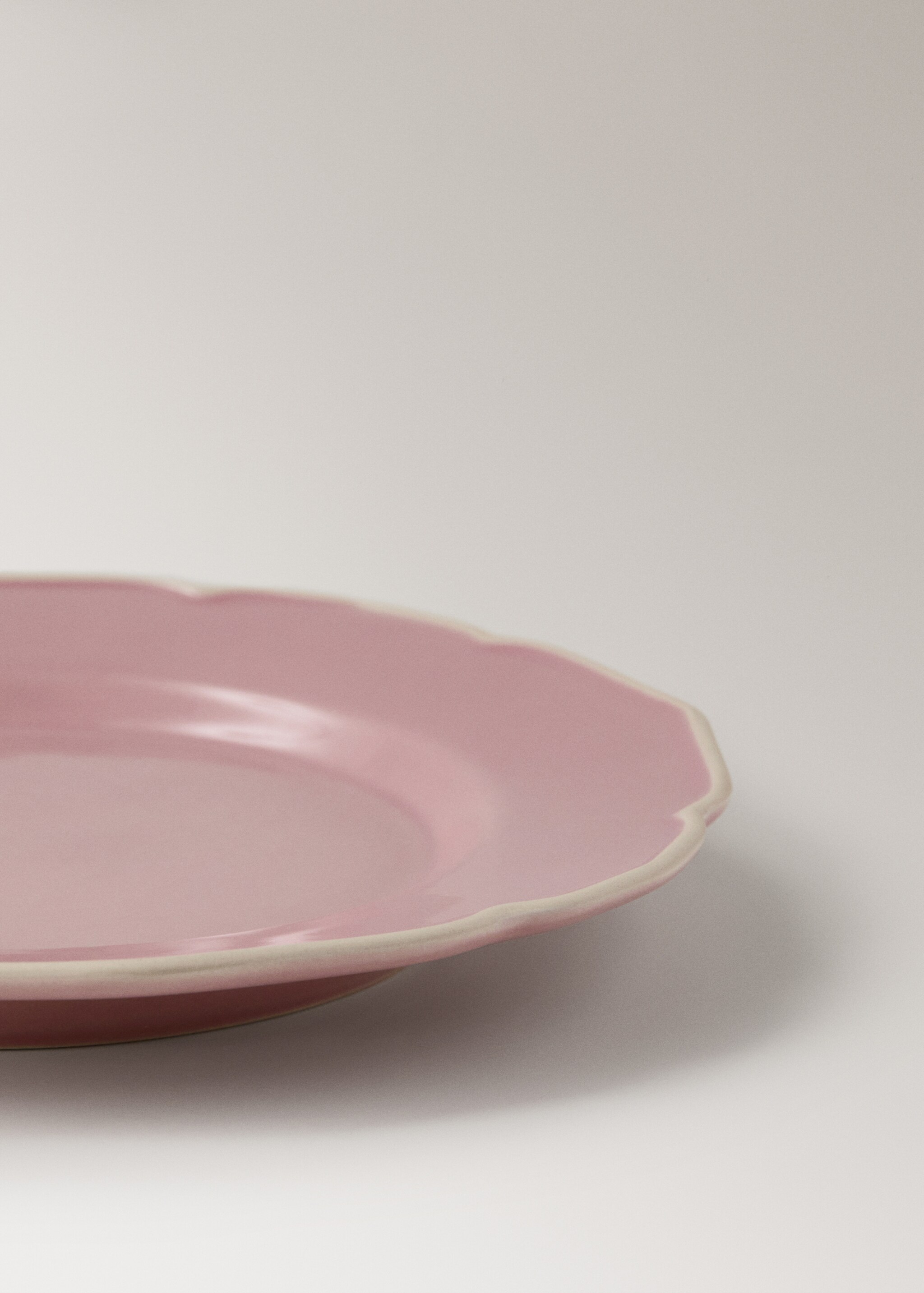 Stoneware flat plate with wavy design - Details of the article 2, Pink. Ref: 27041525-00.