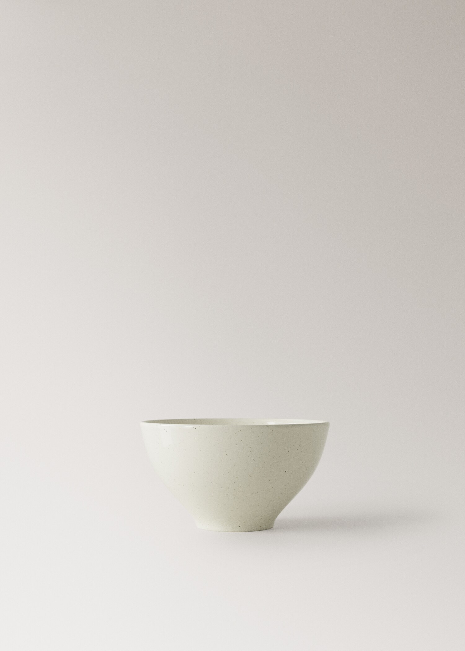 Schale aus Gres mit Punkten - Artikel ohne Model